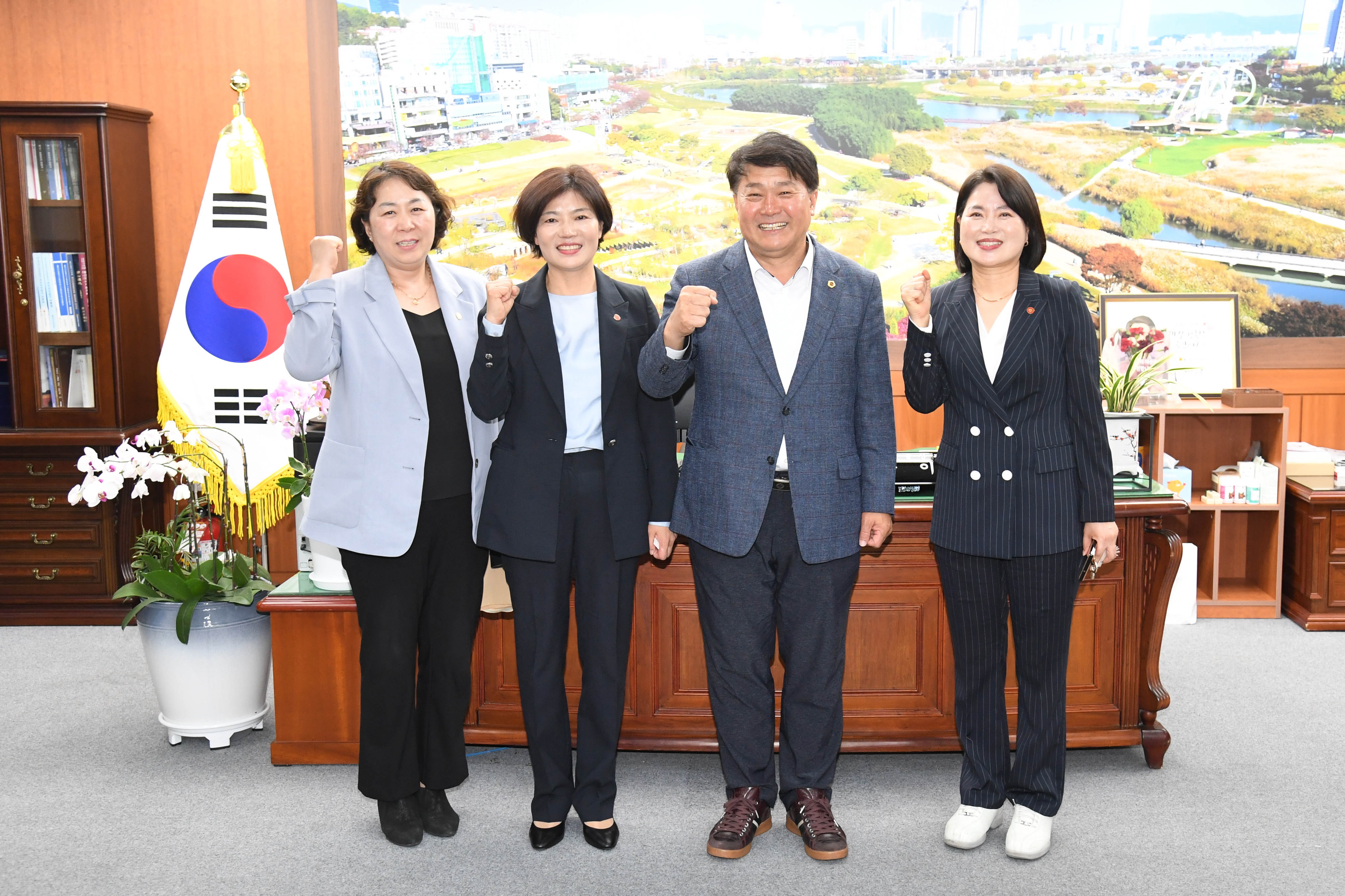 이성룡 의장, 국민건강보험공단 부산울산경남지역본부장과 환담1