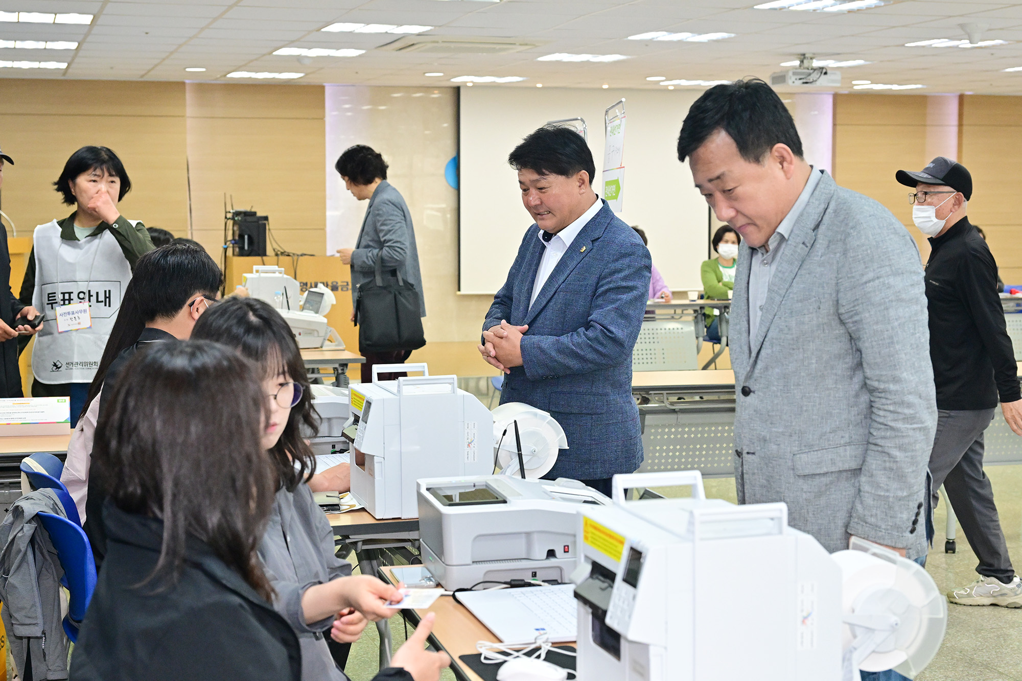 이성룡 의장, 제21대 대통령선거 사전투표4