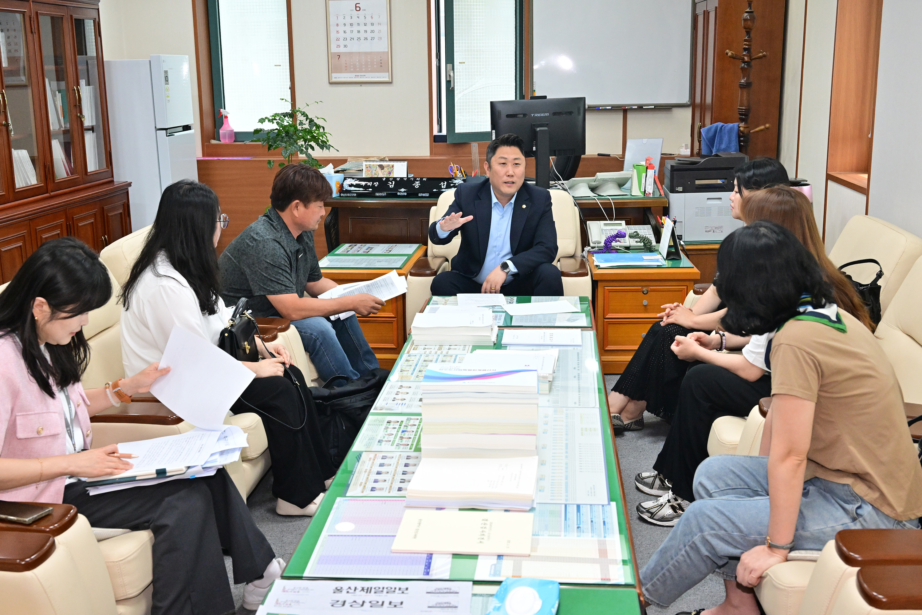 김종섭 부의장, 학성초등학교 축구부 공공스포츠클럽 전환 관련 간담회2