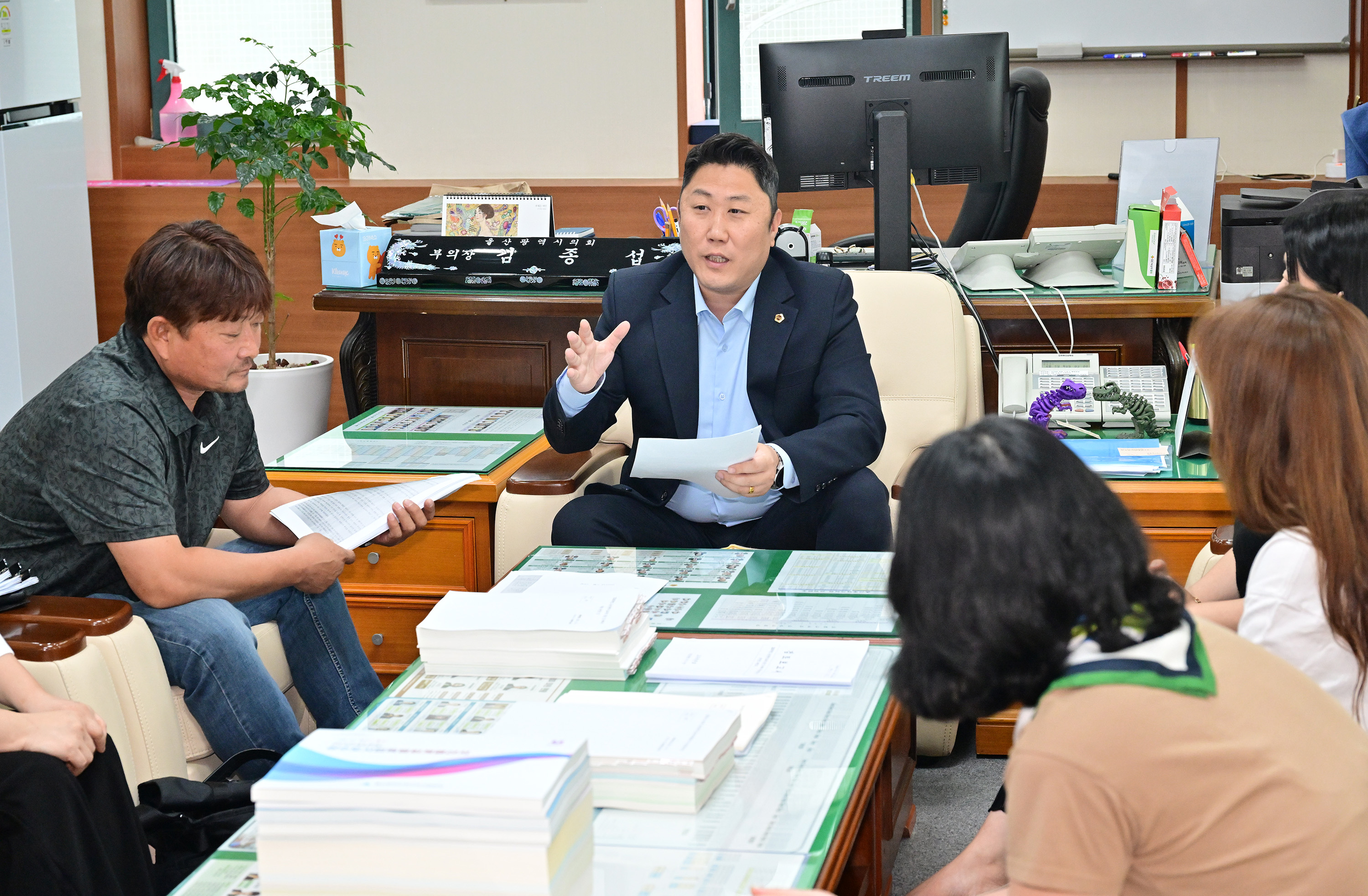 김종섭 부의장, 학성초등학교 축구부 공공스포츠클럽 전환 관련 간담회4