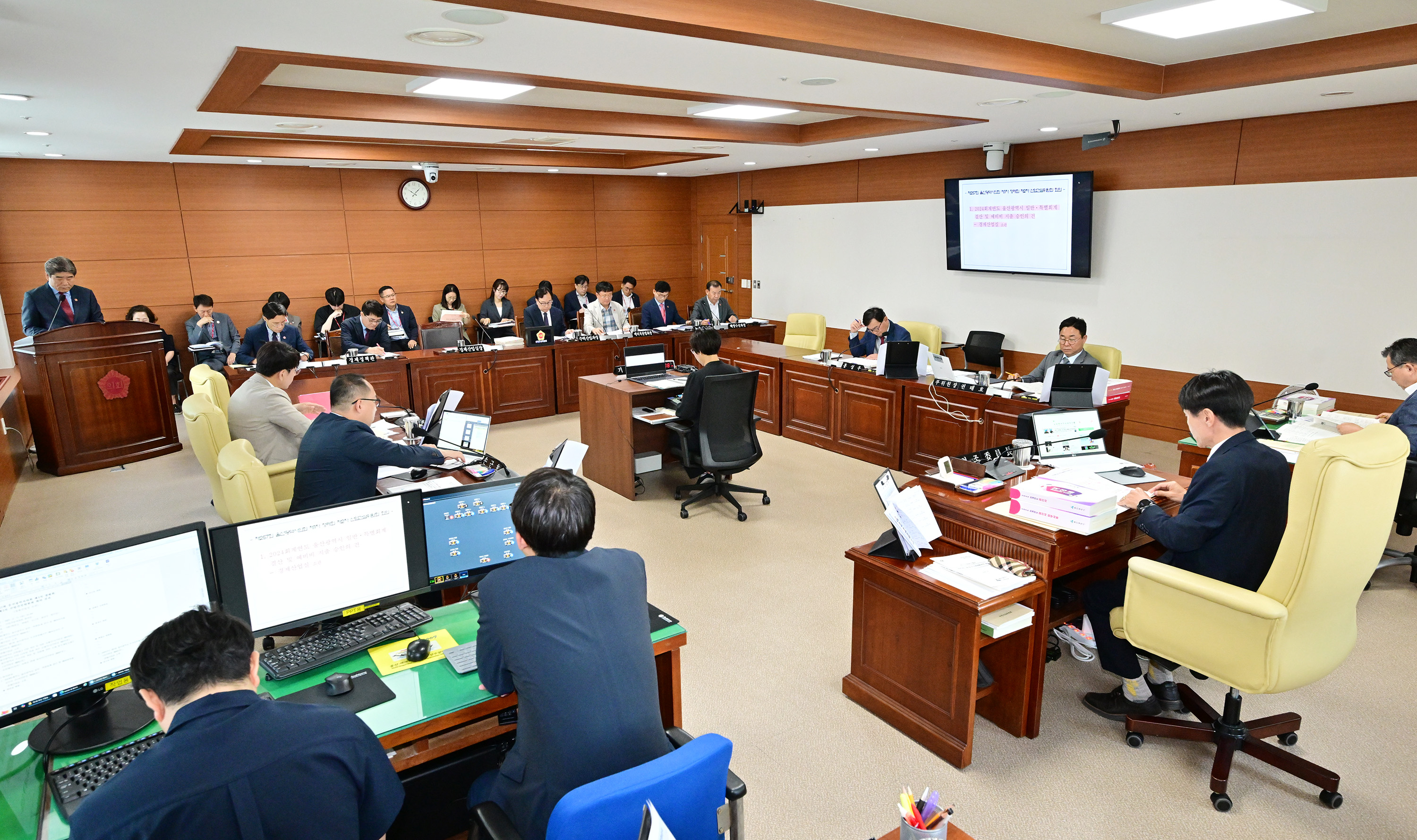 산업건설위원회, 경제산업실 소관 2024회계연도 결산 및 추가경정예산안 등 심사2