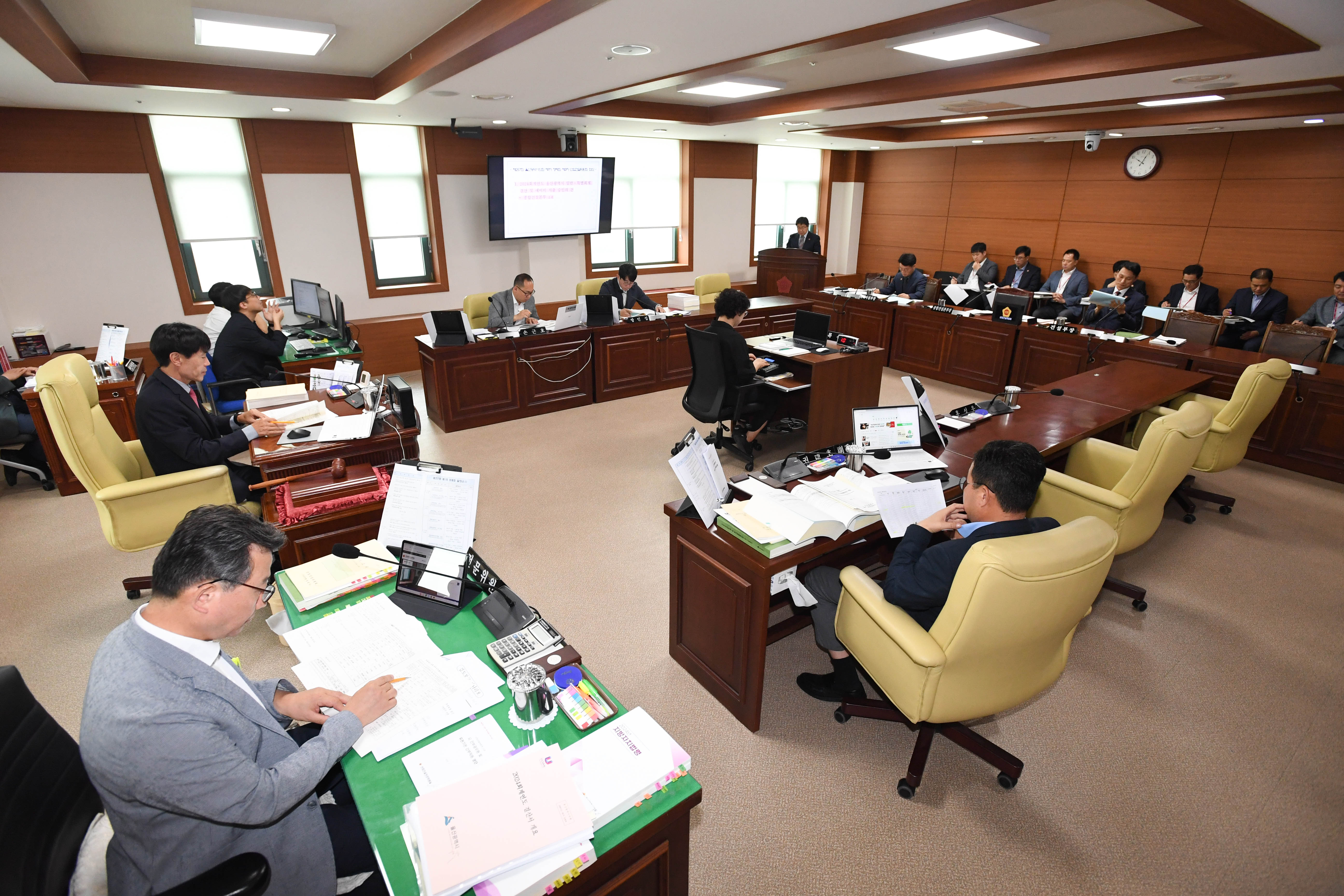 산업건설위원회, 종합건설본부 2025년도 제1회 울산광역시 추경예안산 예비 심사