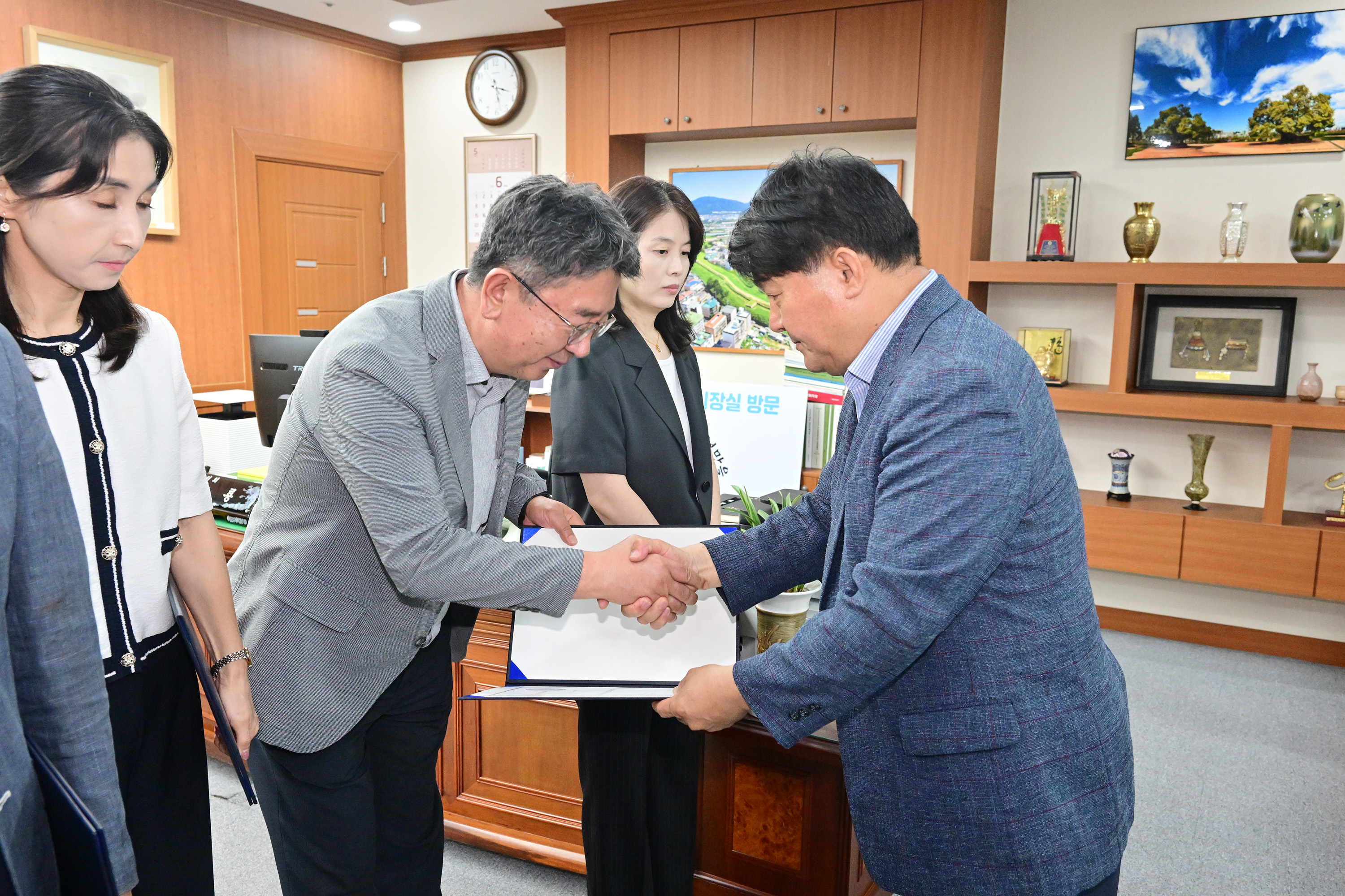 울산광역시의회 2025년 하반기 정기인사 5급 이상 인사발령 임용장 수여13