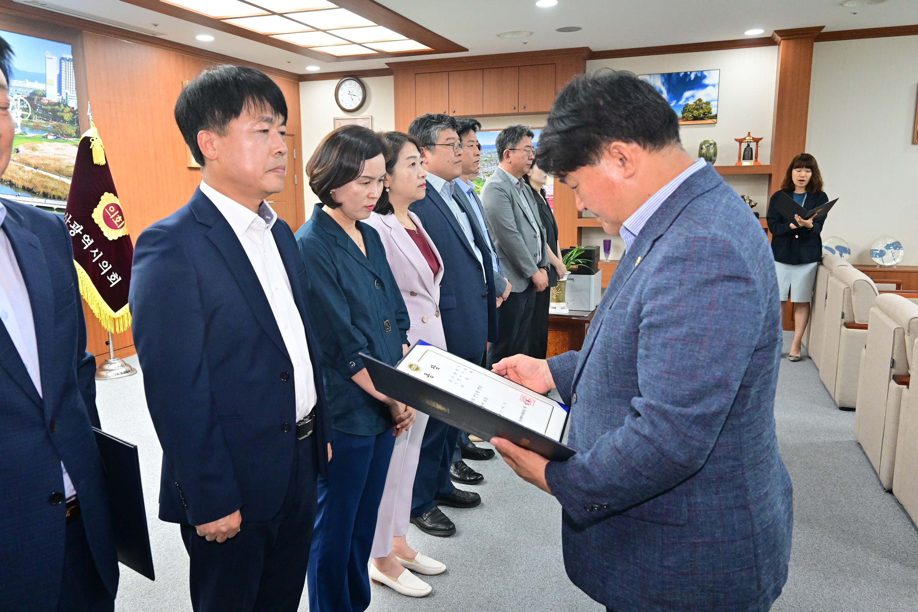 울산광역시의회 2025년 하반기 정기인사 5급 이상 인사발령 임용장 수여6