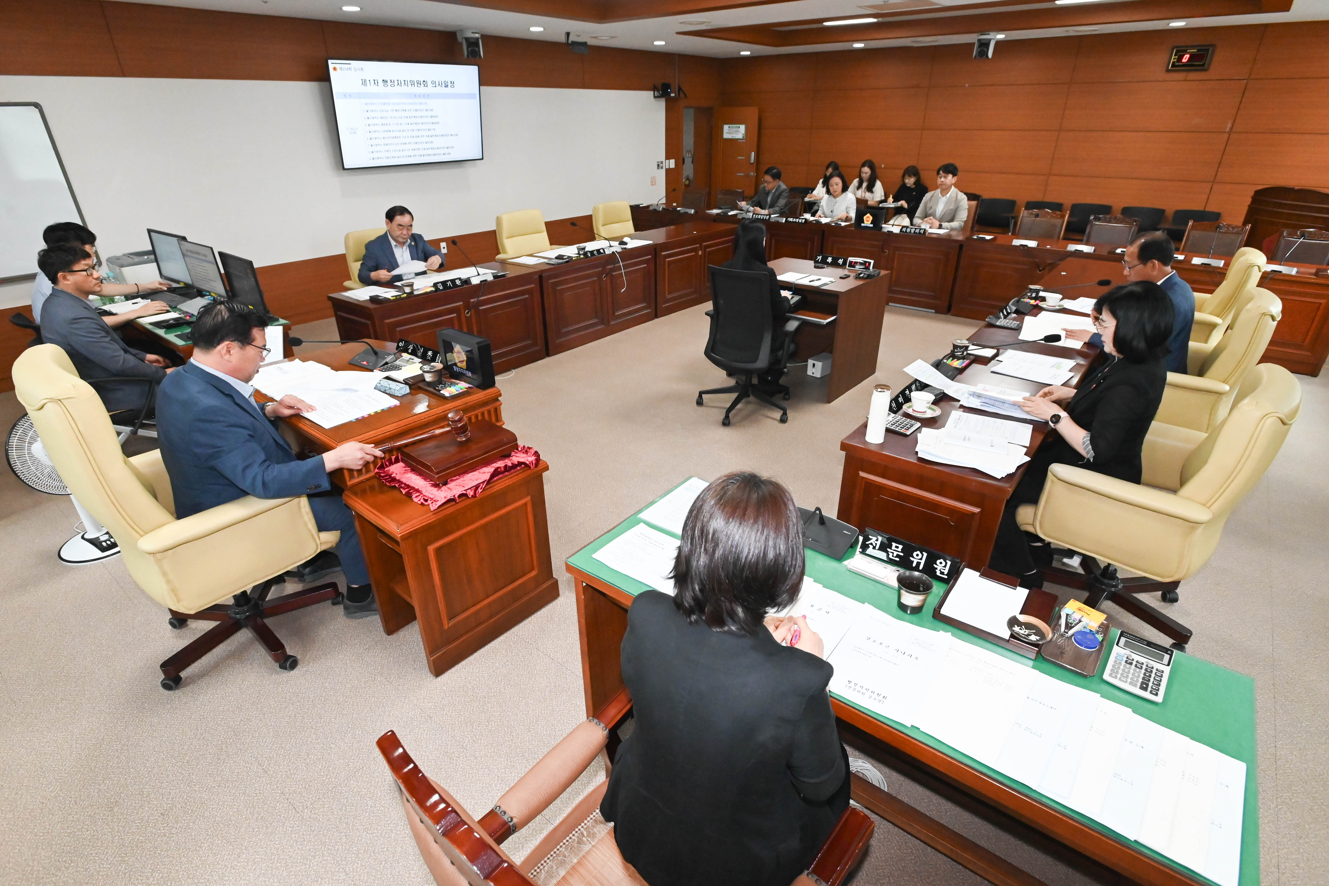 행정자치위원회, 울산광역시 디지털포용 조례 일부개정조례안 등 심사1