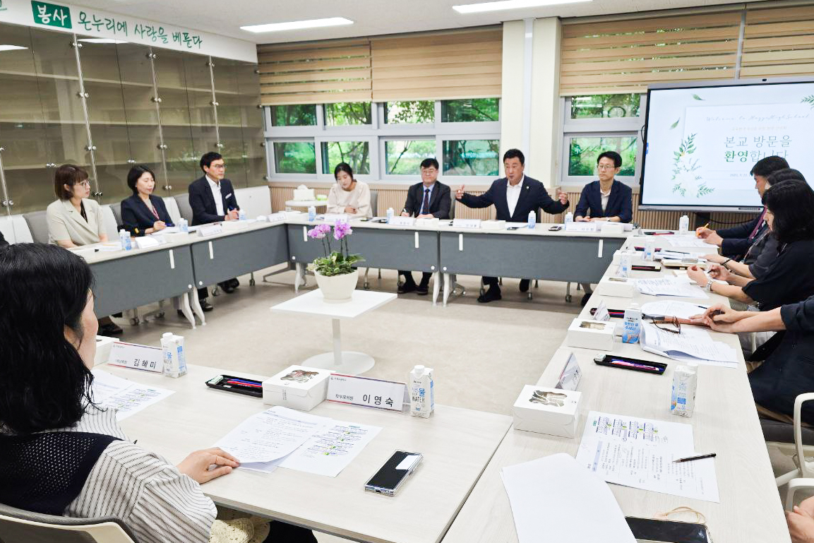 안대룡 교육위원장, 교육환경 개선을 위한 현장방문1