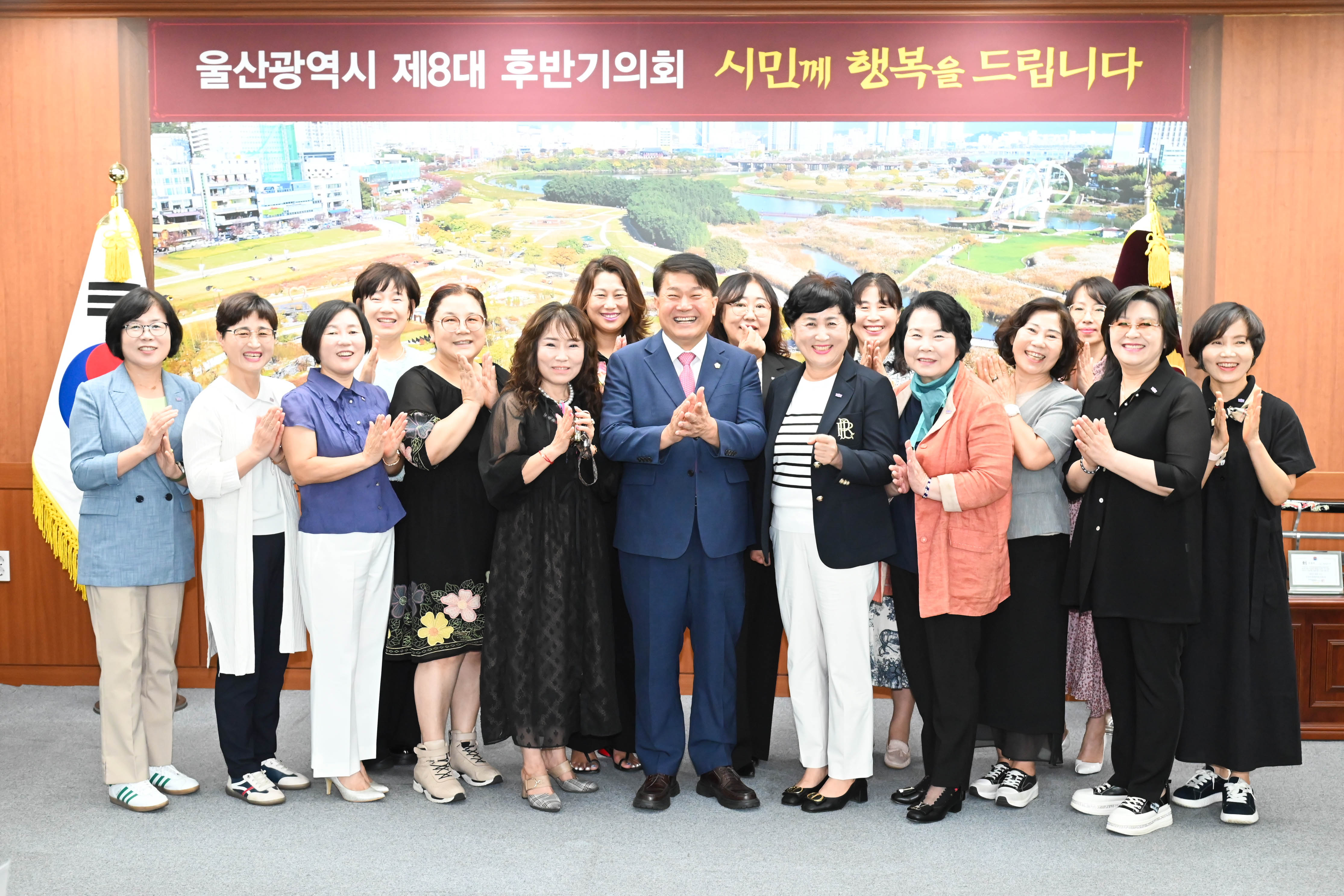 이성룡 의장, (사)의회를사랑하는사람들 울산광역시지부 임원진 환담1