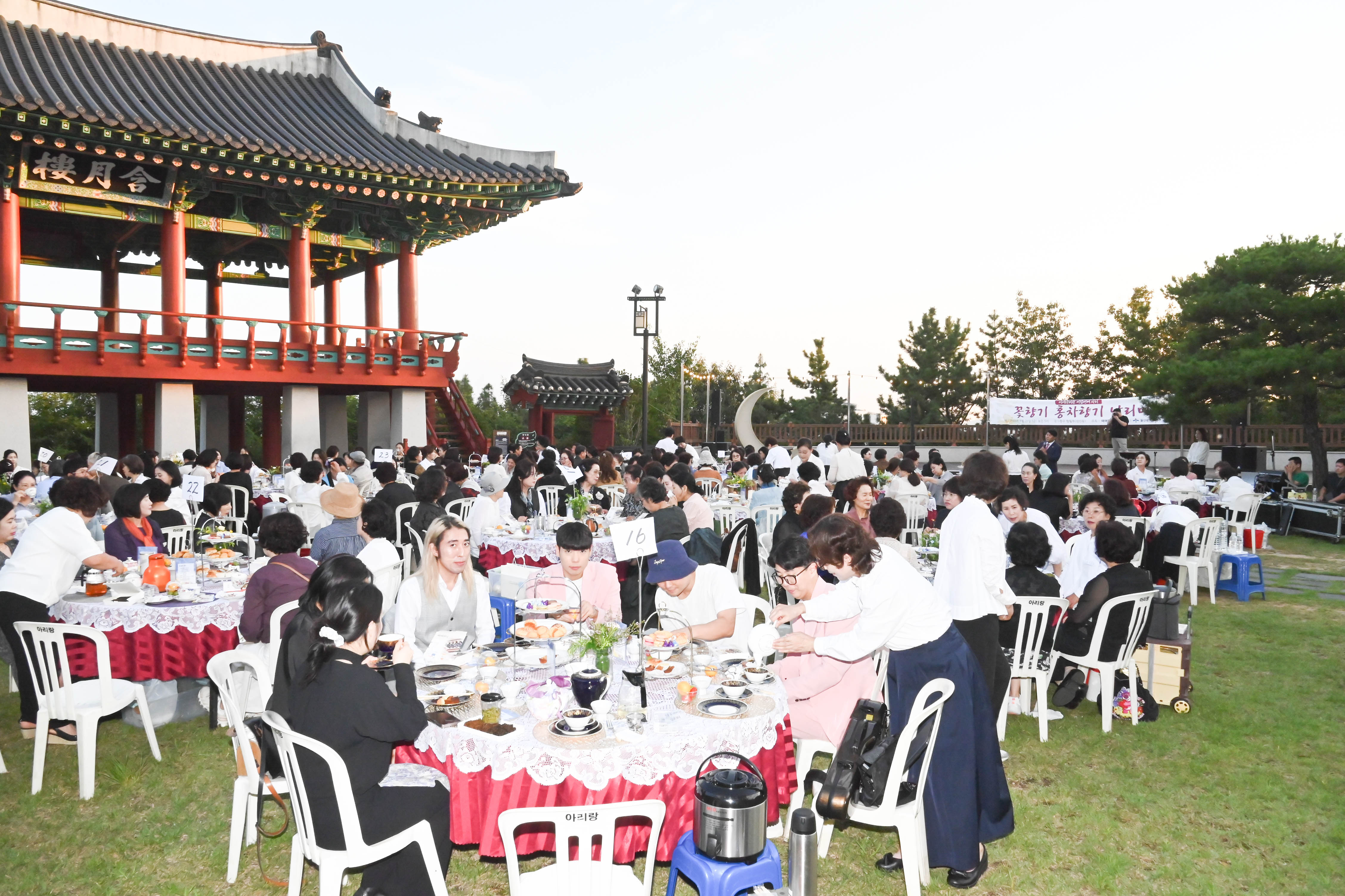 꽃향기 홍차향기 날리며4