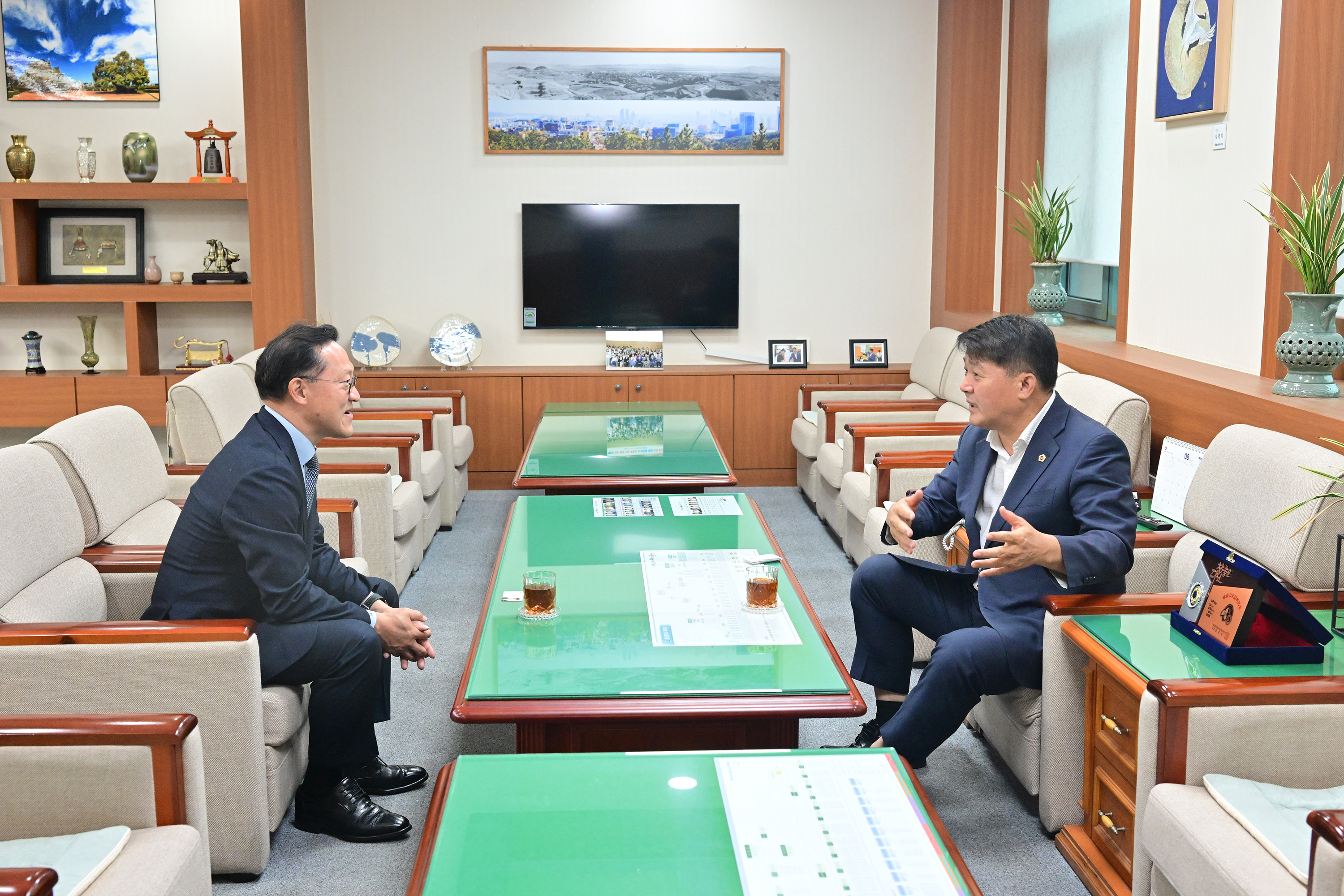 이성룡 의장, 유도윤 신임 울산지방검찰청 검사장 환담2