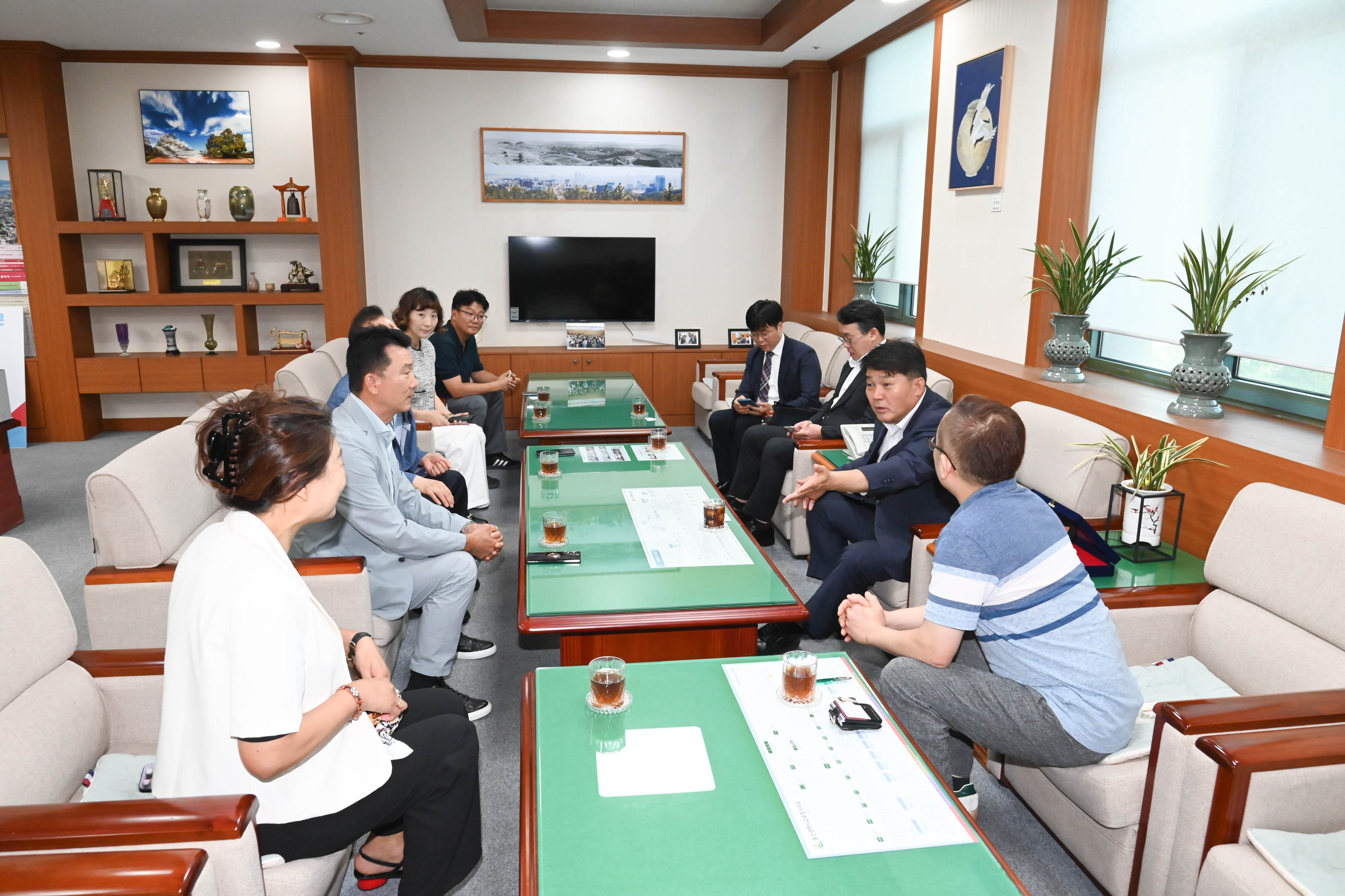 이성룡 의장, 강북학교운영위원장협의회 임원진 환담2