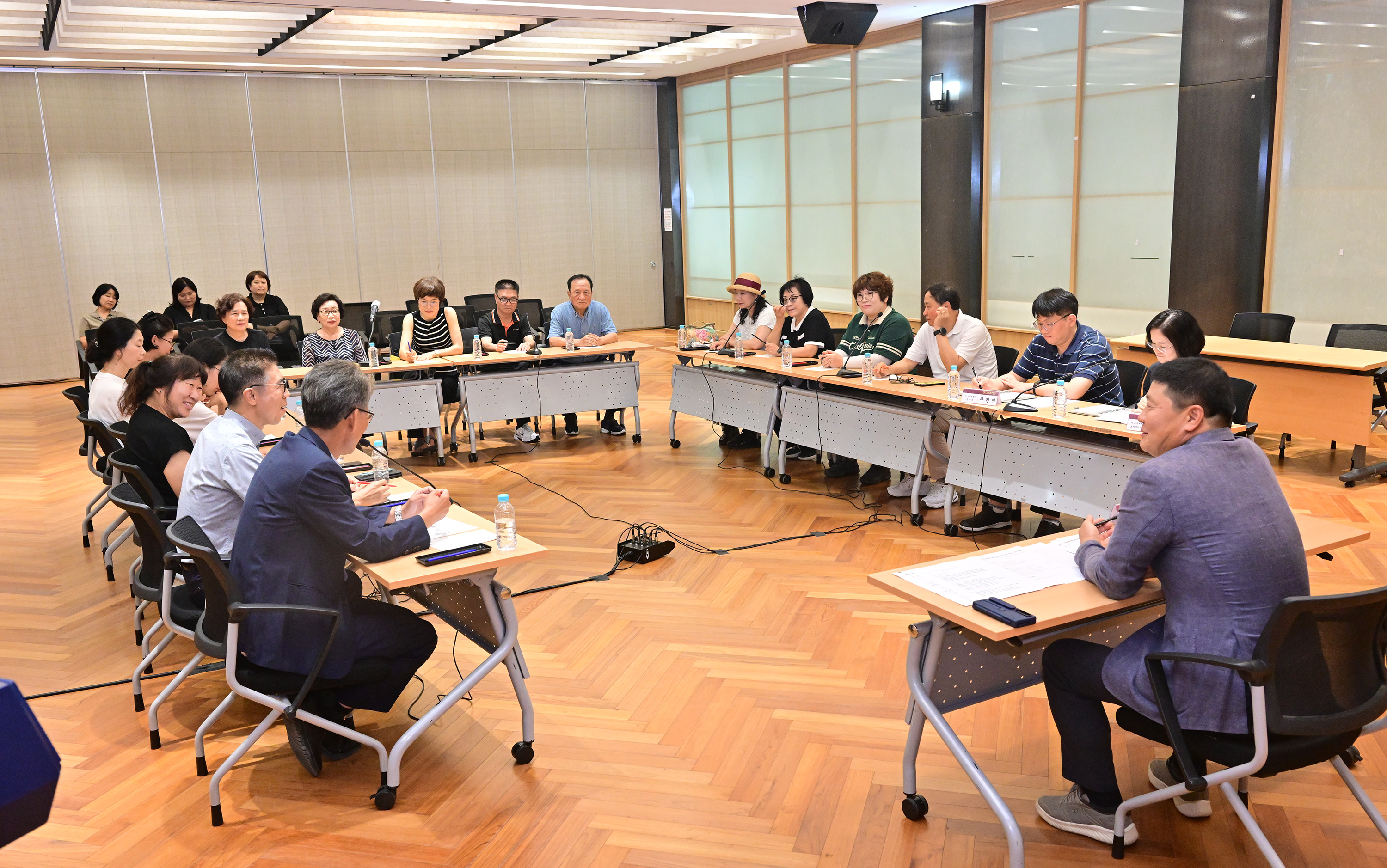 공진혁 운영위원장, 노후아파트 용도지역변경 요청 관련 주민간담회7