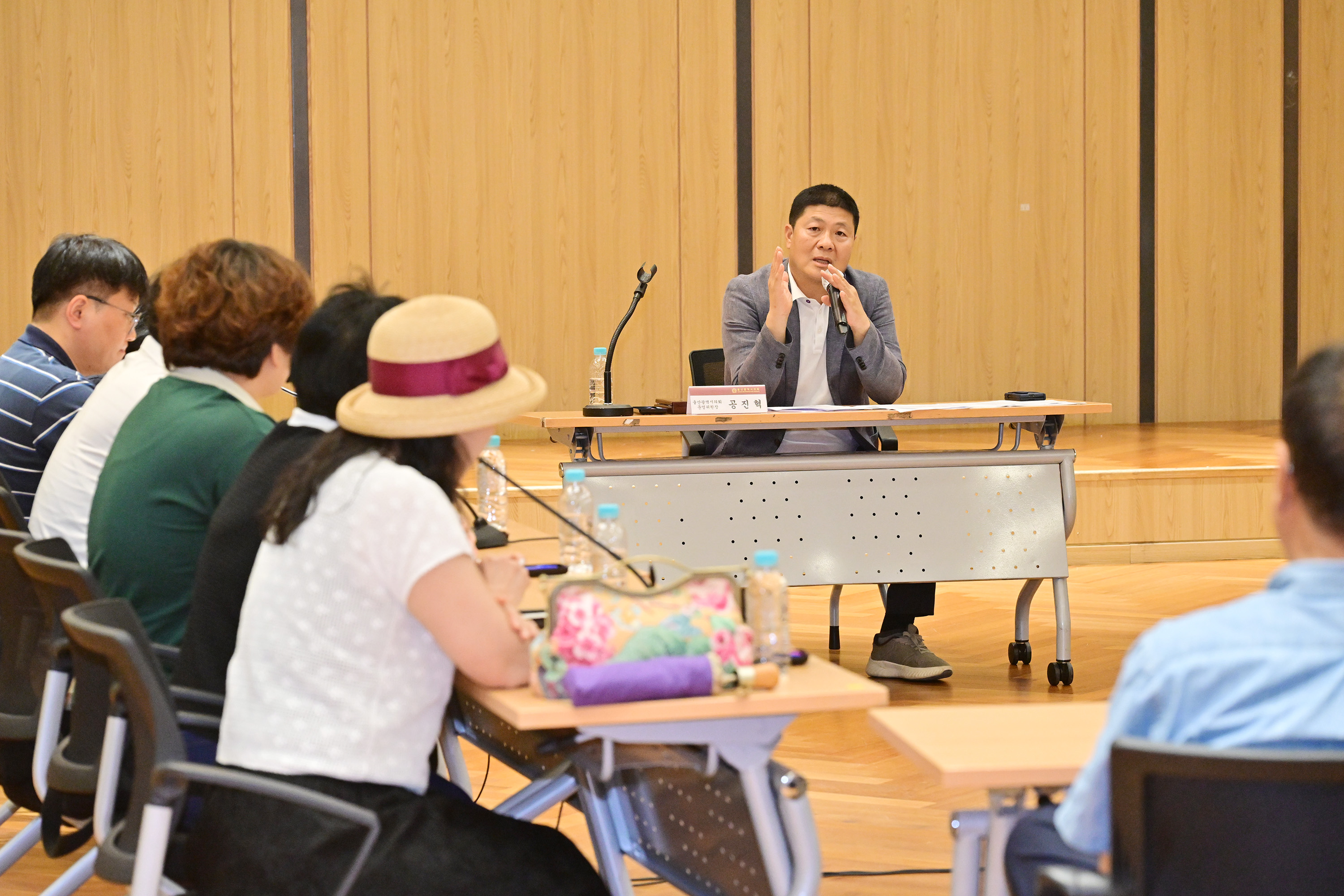 공진혁 운영위원장, 노후아파트 용도지역변경 요청 관련 주민간담회9