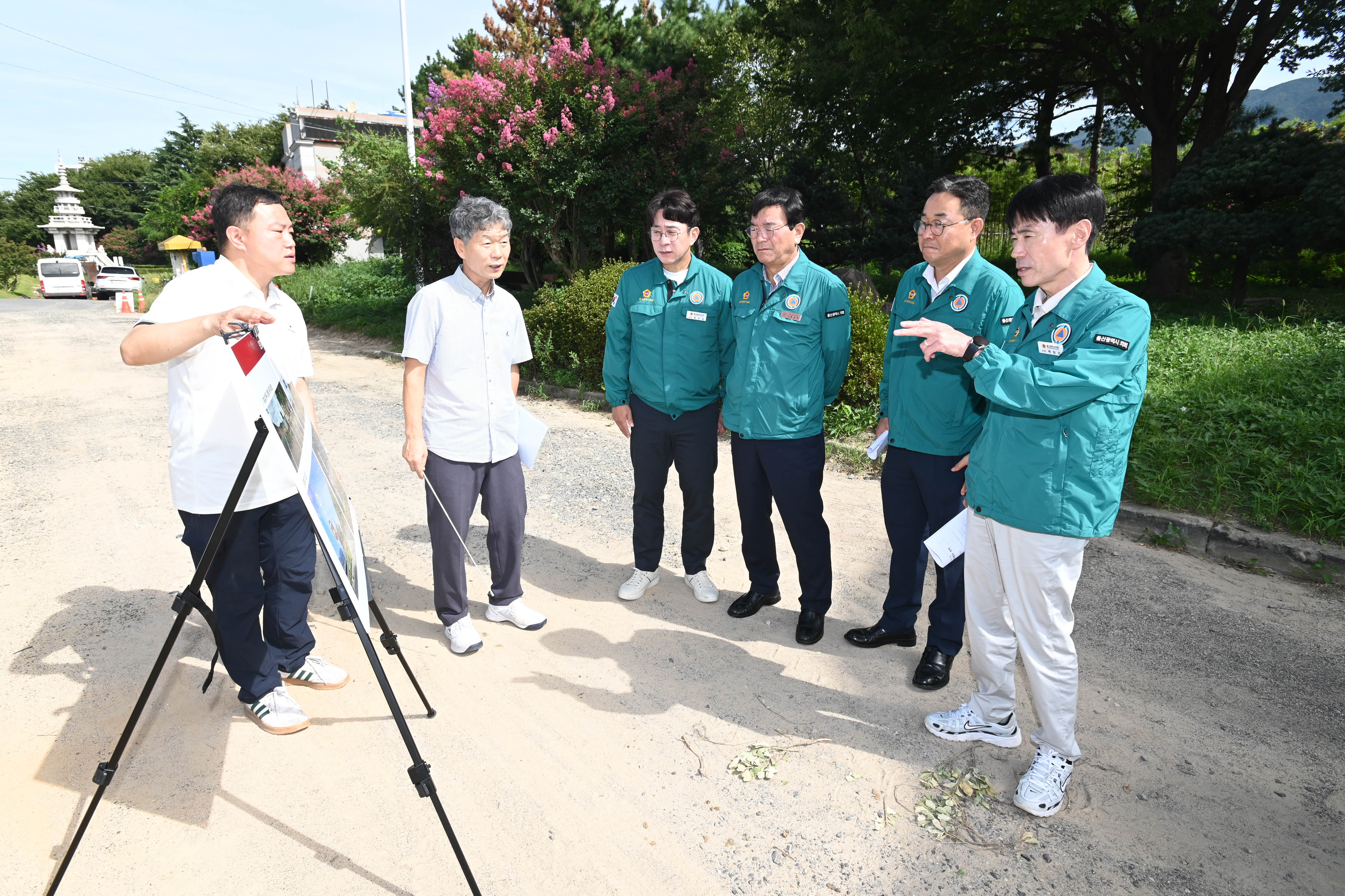 산업건설위원회, 빈집 정비사업 예정지 및 관문 홍보물 설치 예정지 현장 방문7