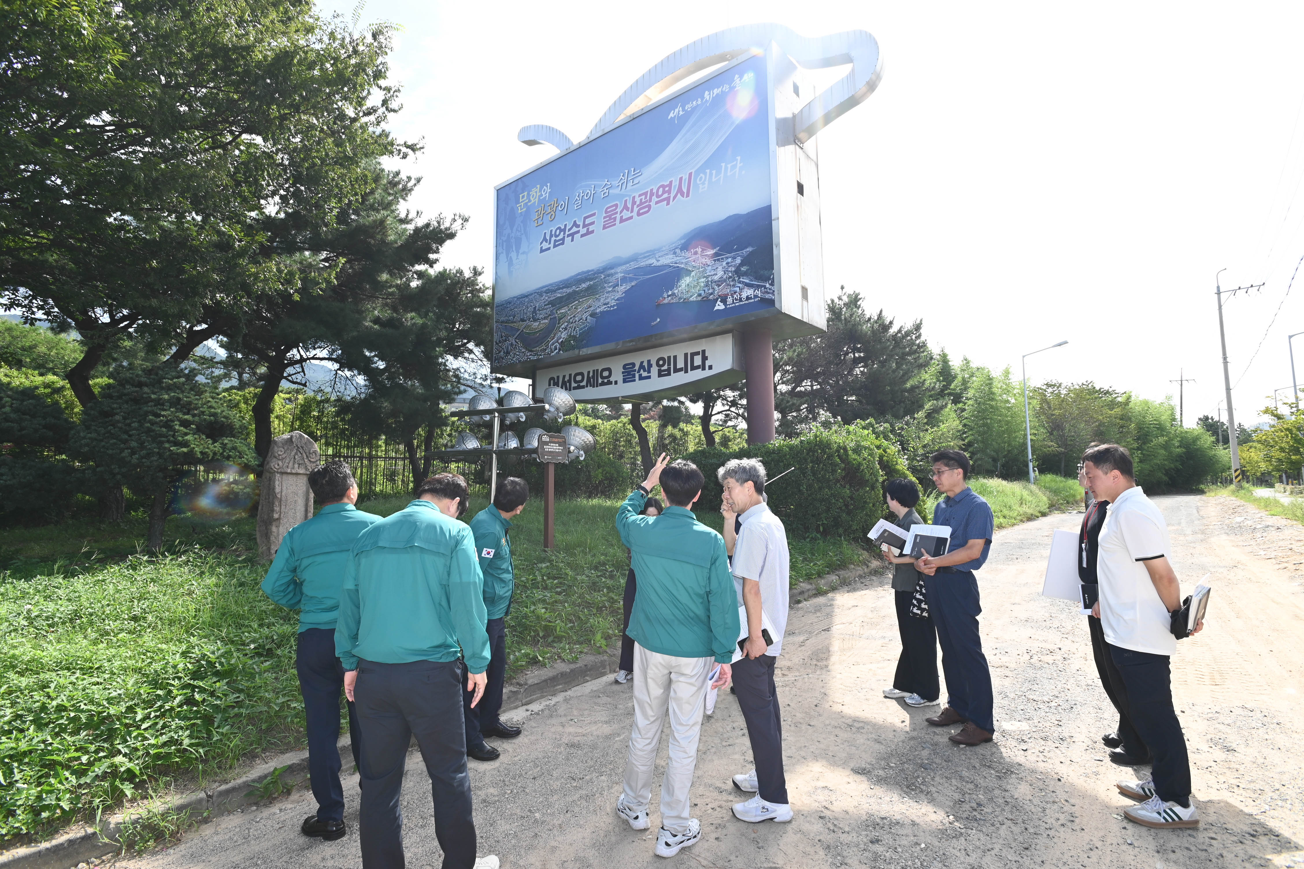 산업건설위원회, 빈집 정비사업 예정지 및 관문 홍보물 설치 예정지 현장 방문9