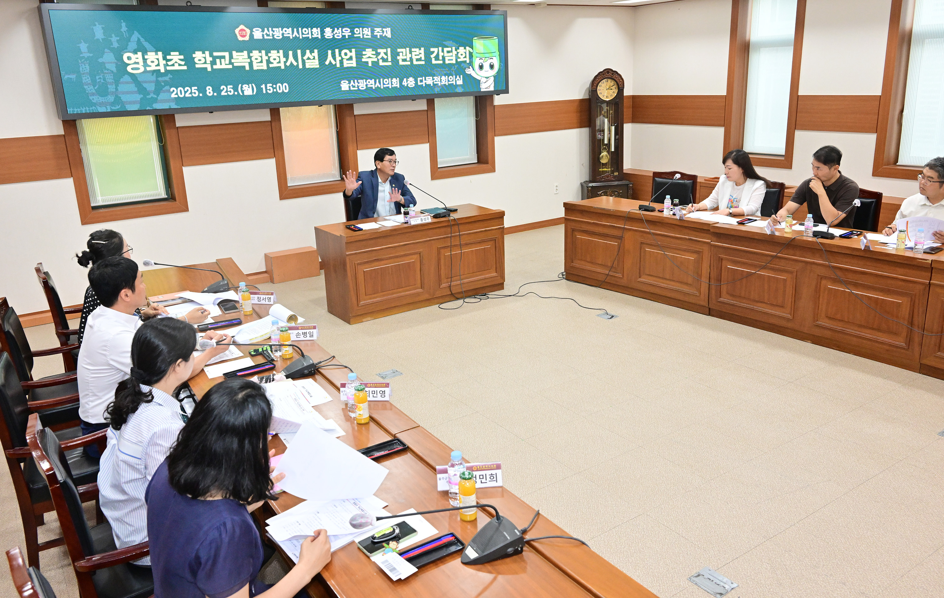 홍성우 의원, 영화초 학교복합시설 추진 관련 간담회6