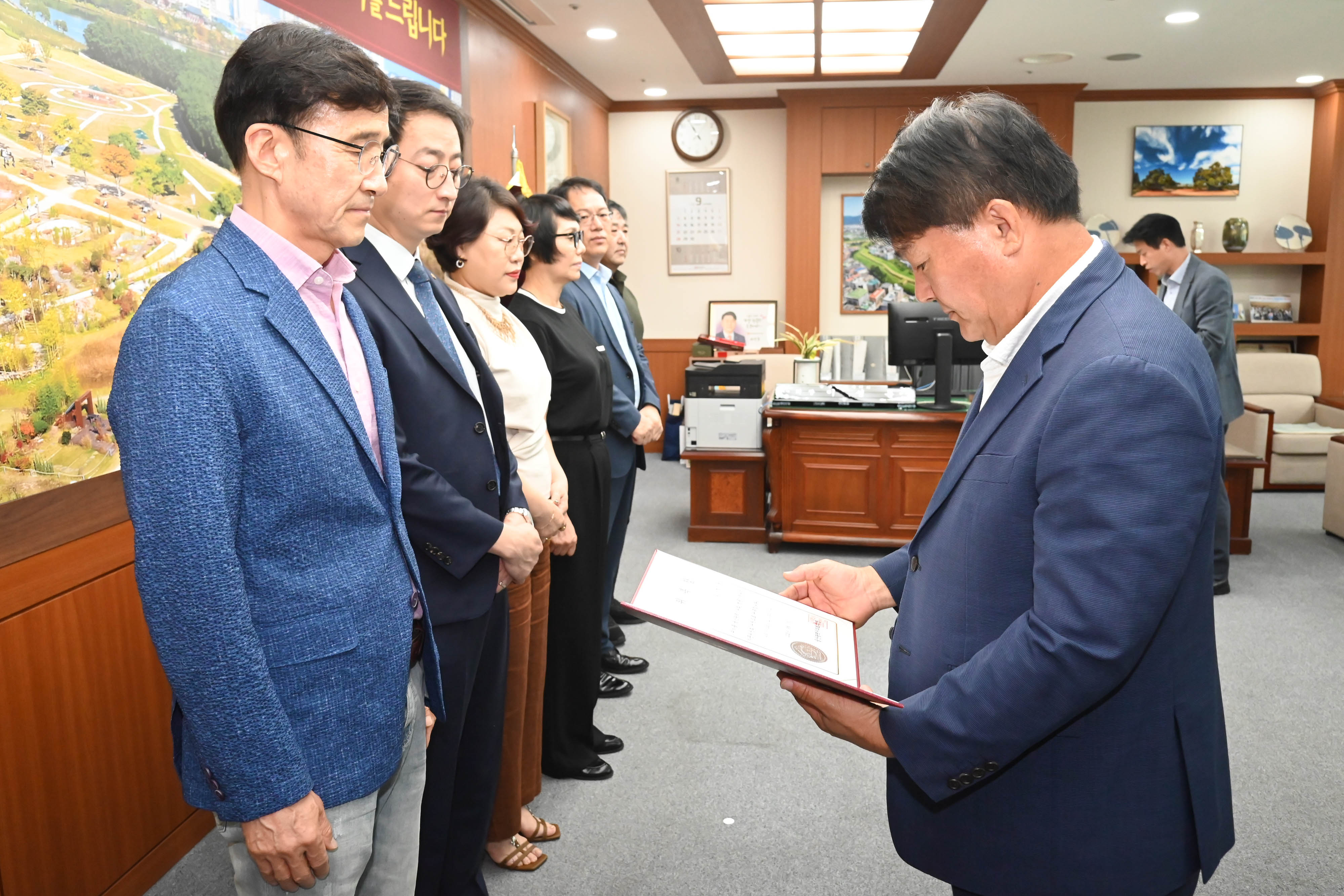 이성룡 의장, 울산시의회 행동강령운영 자문위원회위원 위촉장 수여2