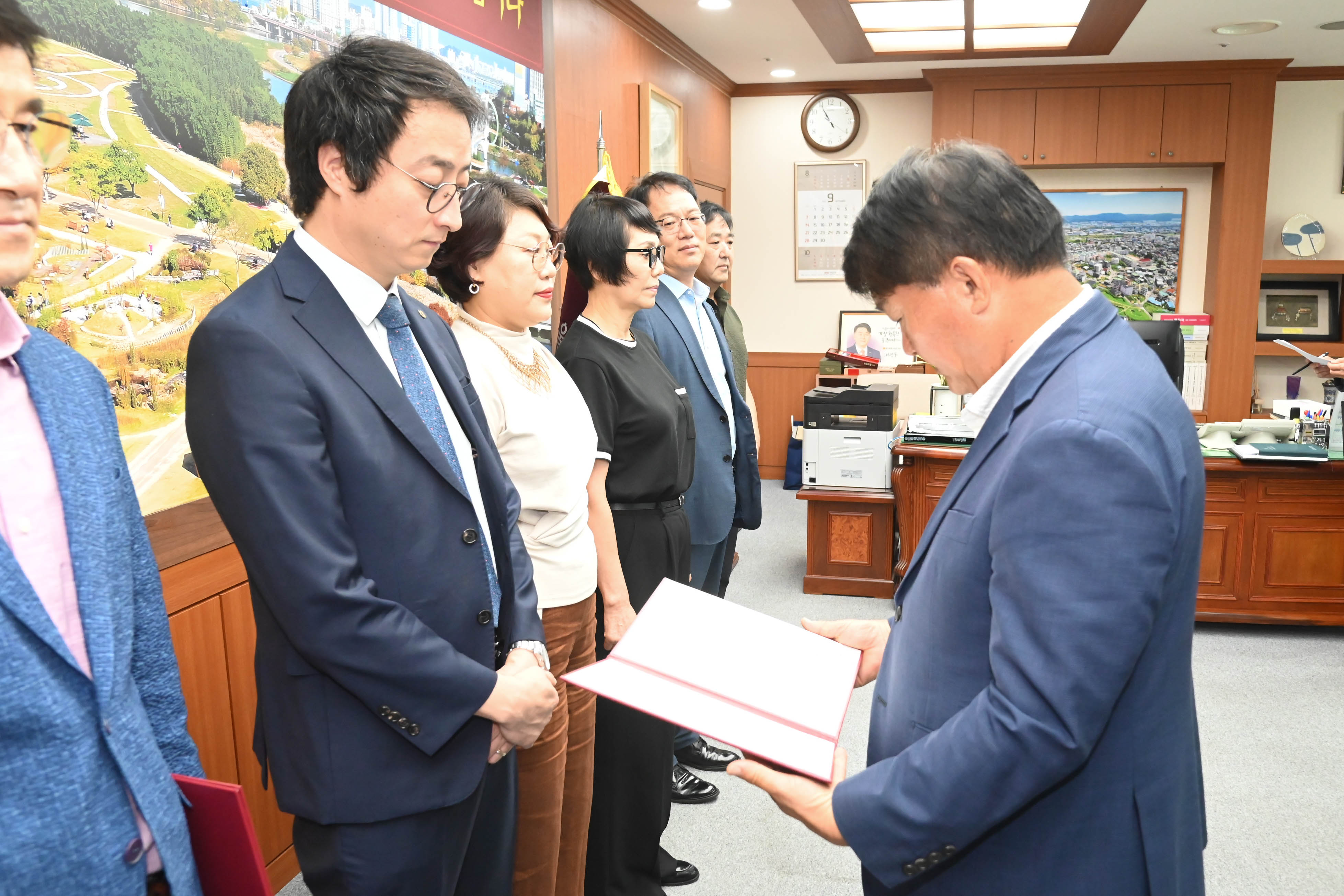 이성룡 의장, 울산시의회 행동강령운영 자문위원회위원 위촉장 수여3