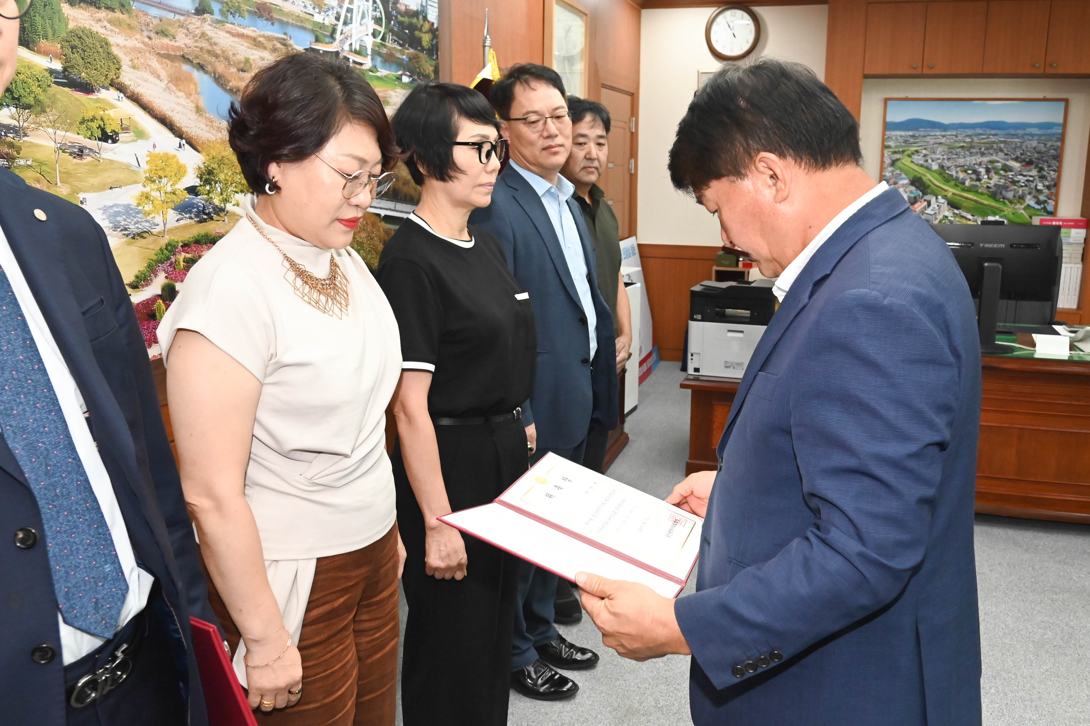 이성룡 의장, 울산시의회 행동강령운영 자문위원회위원 위촉장 수여4