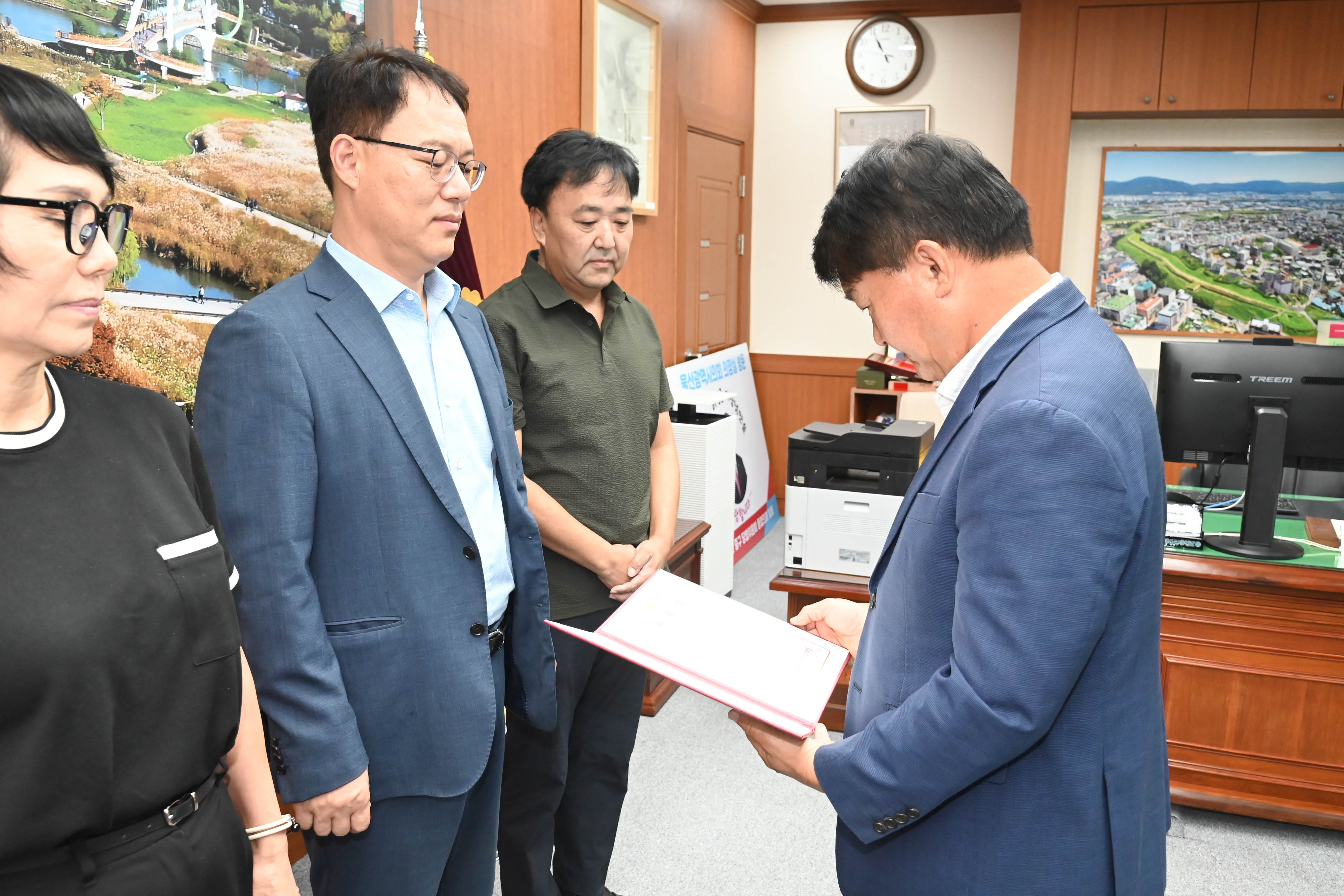 이성룡 의장, 울산시의회 행동강령운영 자문위원회위원 위촉장 수여6