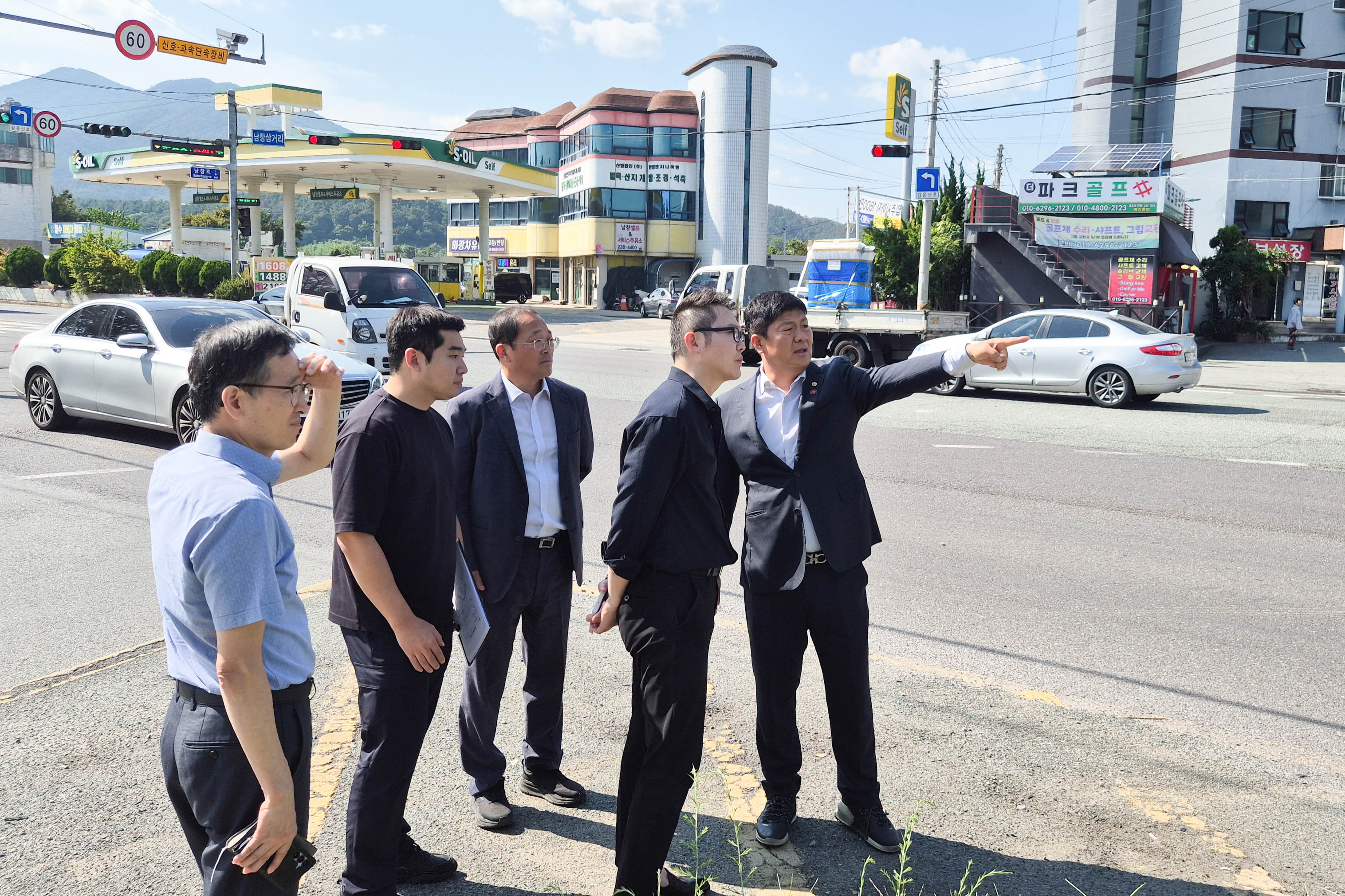 공진혁 의회운영위원장, 남창 삼거리 교통신호 체계 개선 현장 점검1