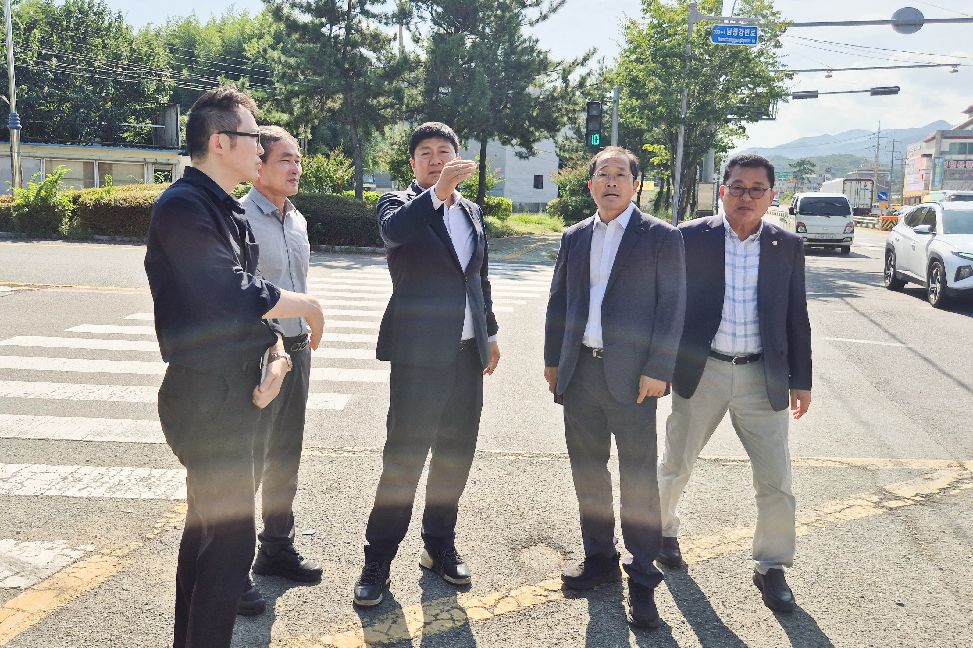 공진혁 의회운영위원장, 남창 삼거리 교통신호 체계 개선 현장 점검2