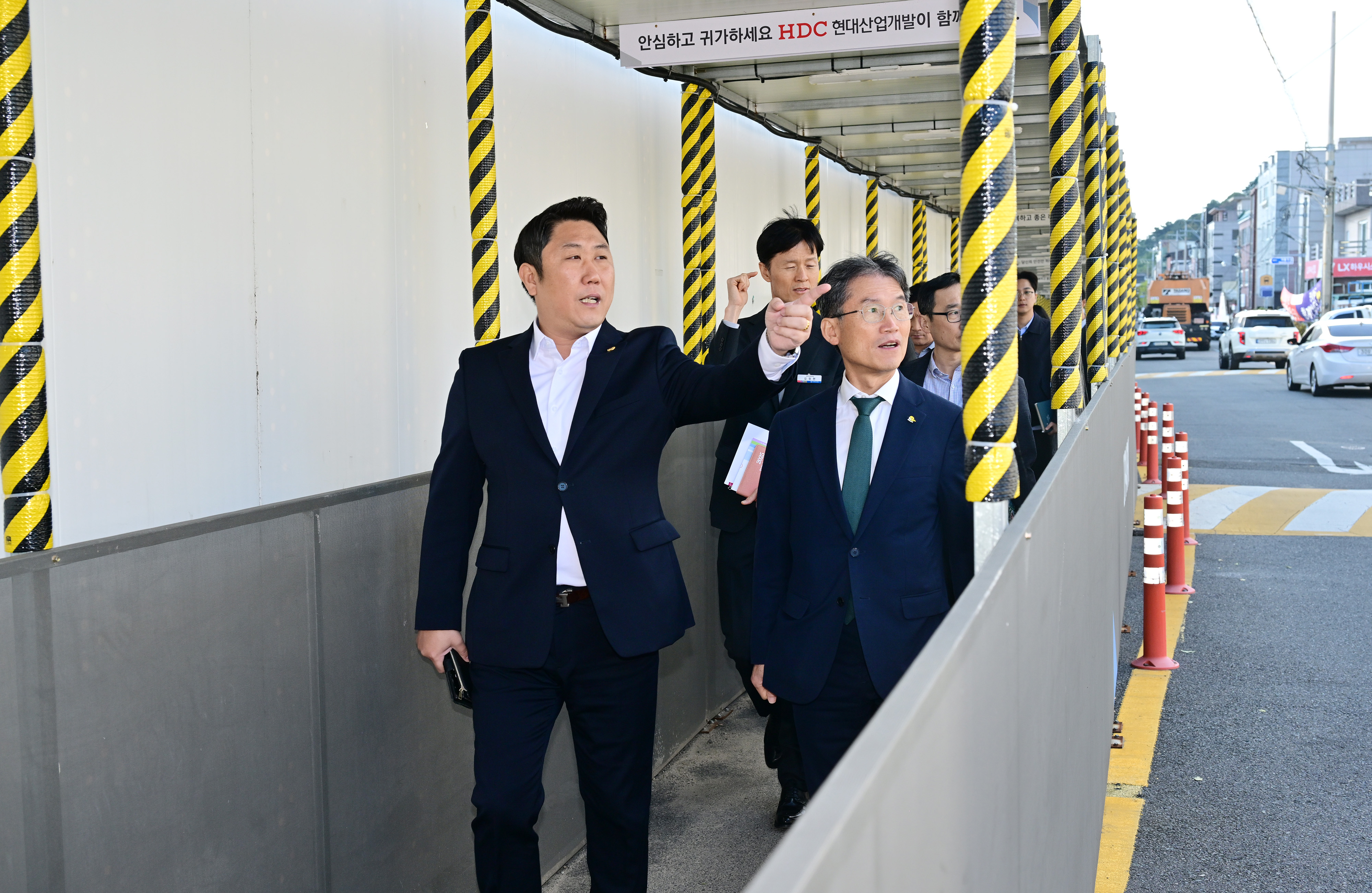 김종섭 부의장, 남외중학교 통학로 도보 점검2