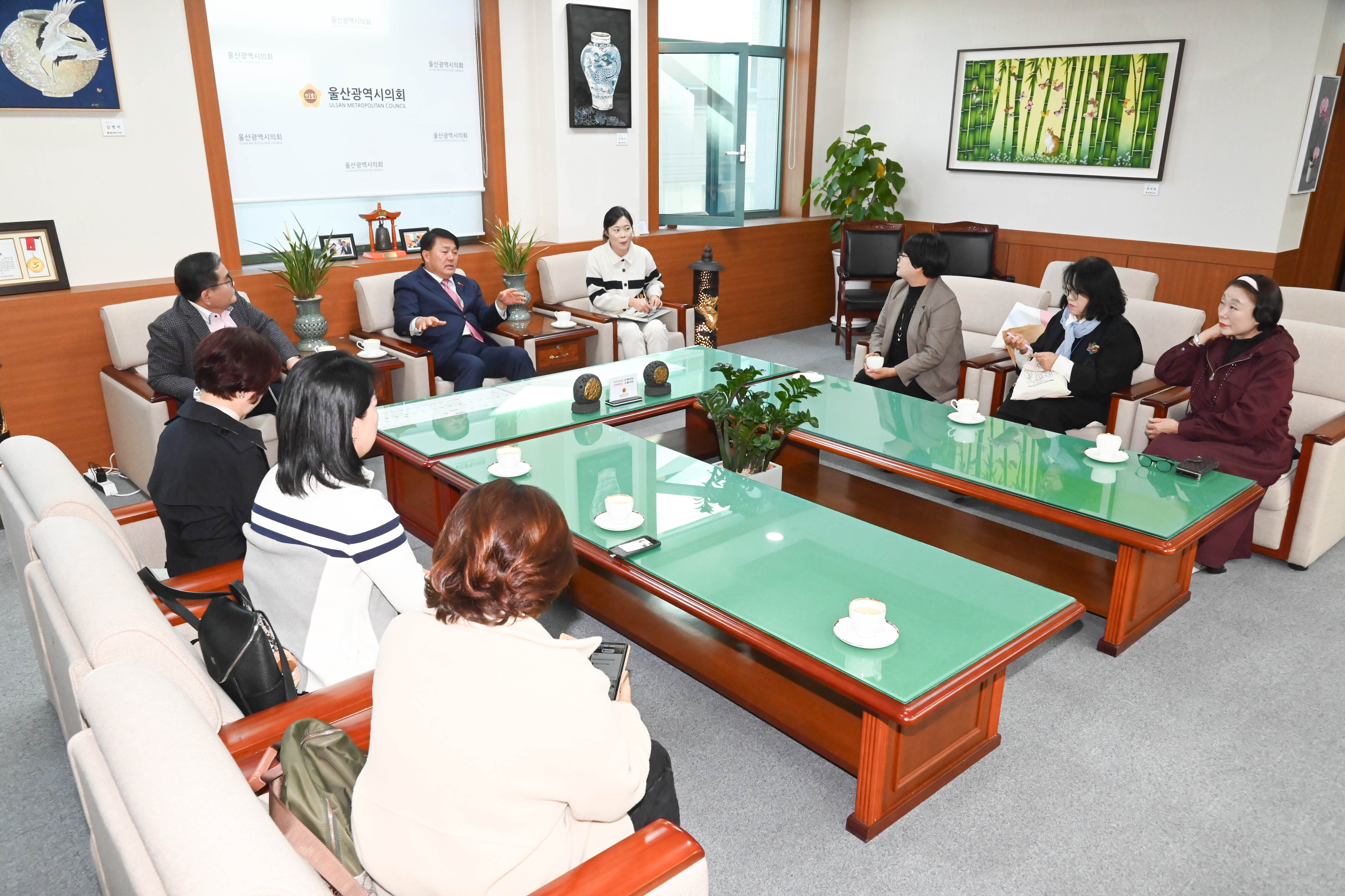 이성룡 의장, 울산광역시터링협회 임원진들과 환담2