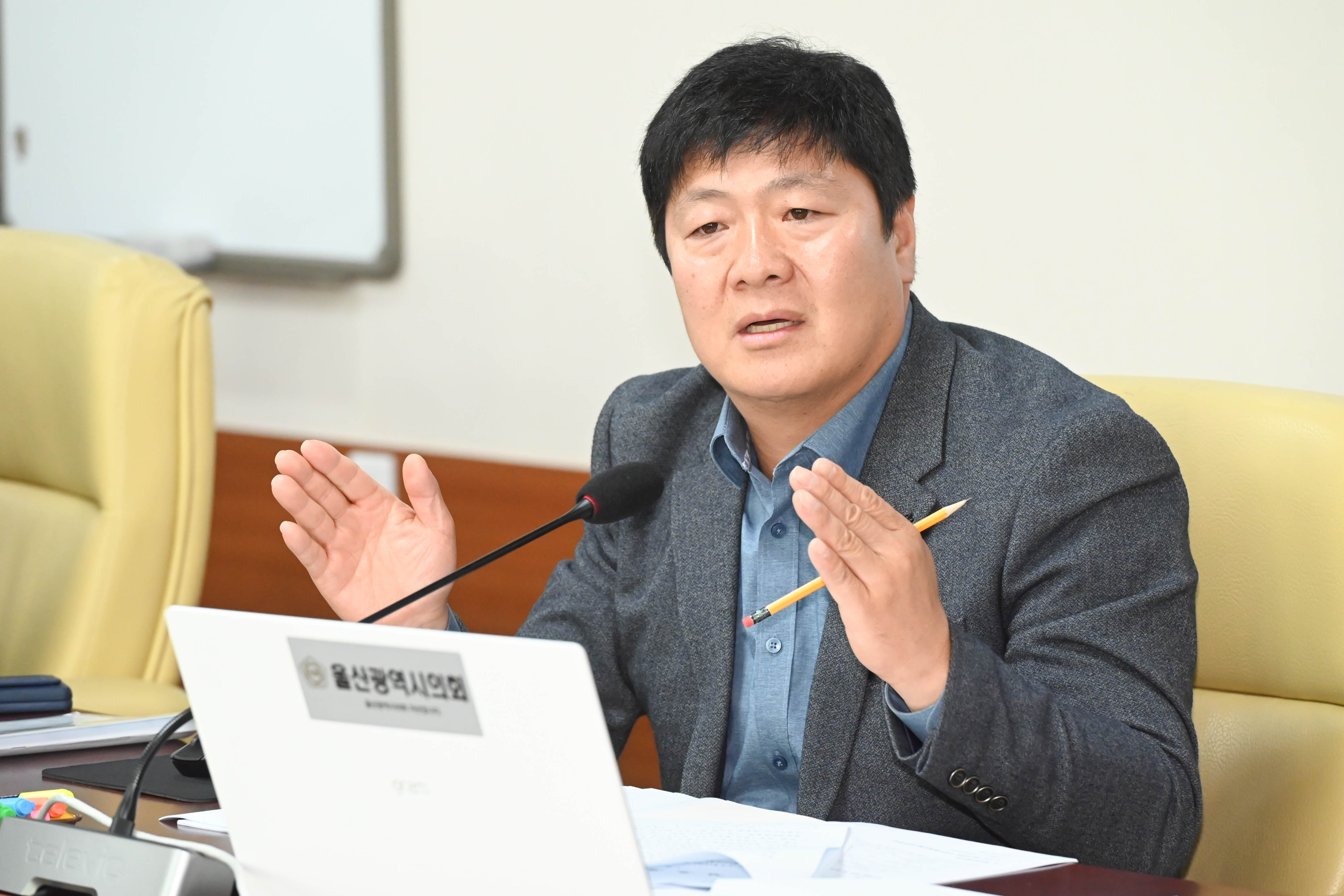 행정자치위원회, 공유재산 관리계획(안), 조례안 등 심사8