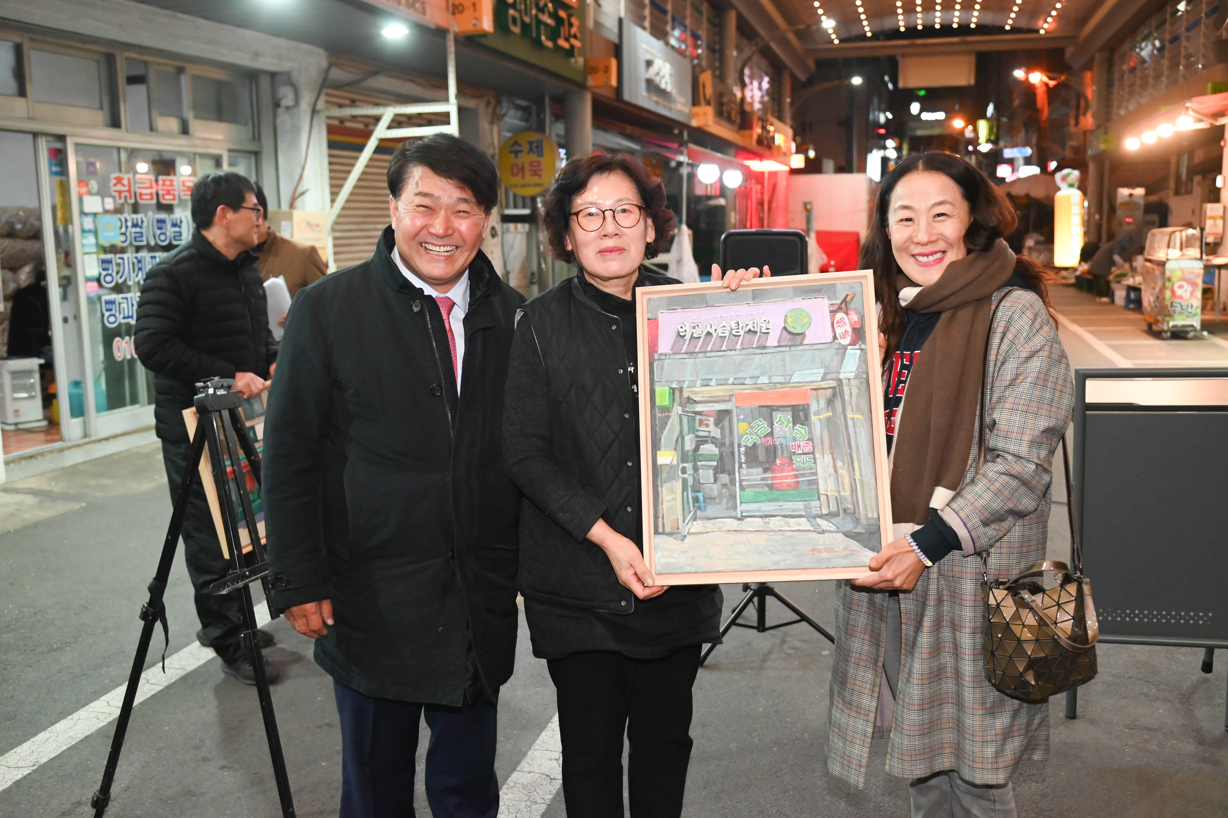 이성룡 의장, 태화시장상인회 태화동 사람들 작품 전달식5