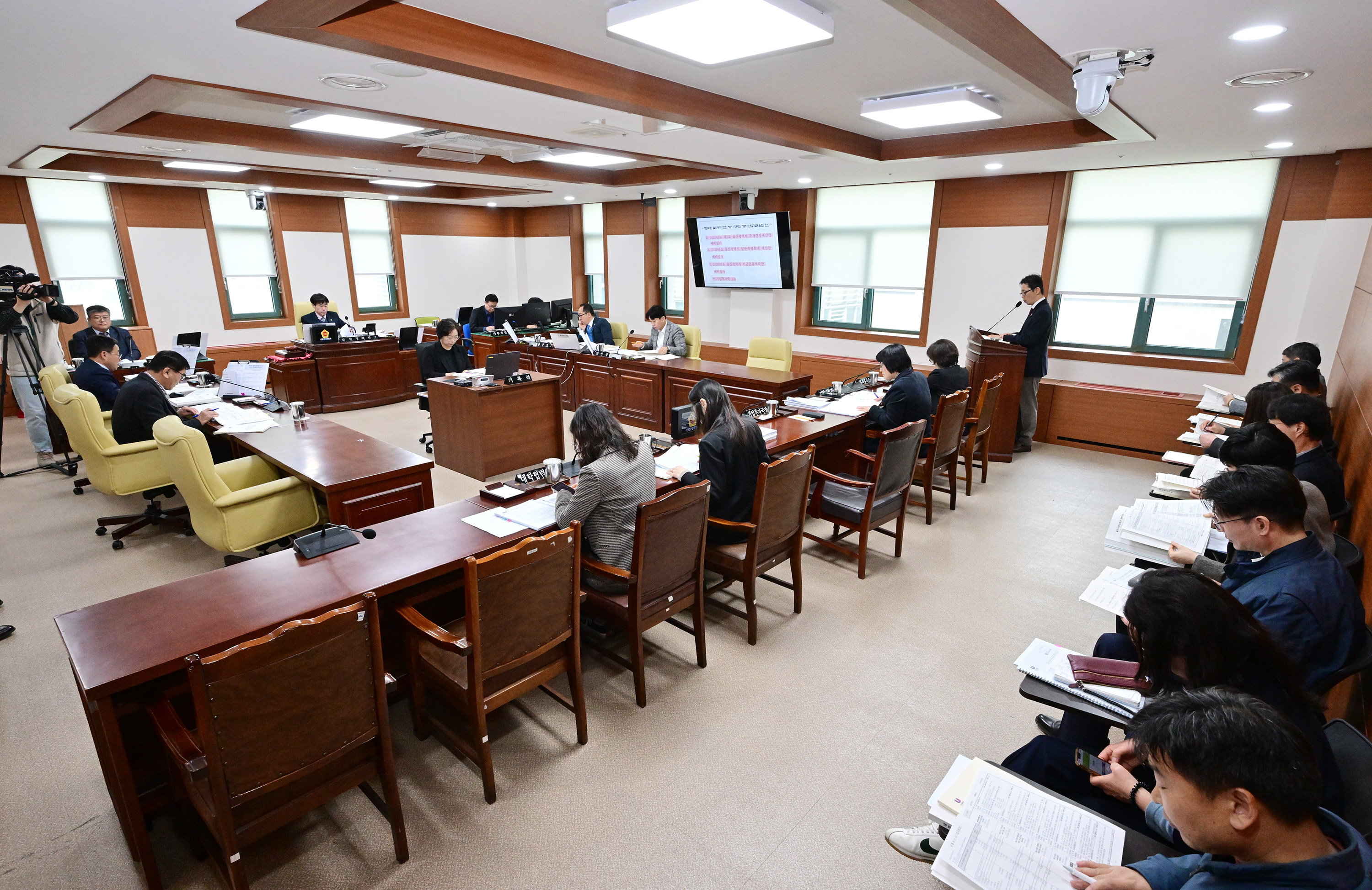 산업건설위원회, 기업투자국 소관 2026년도 본예산안 및 2025년도 제3회 추경예산안 예비심사3