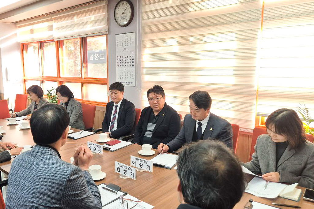 권순용 의원, 야음중학교 다목적 강당 신축 사업 현장점검2