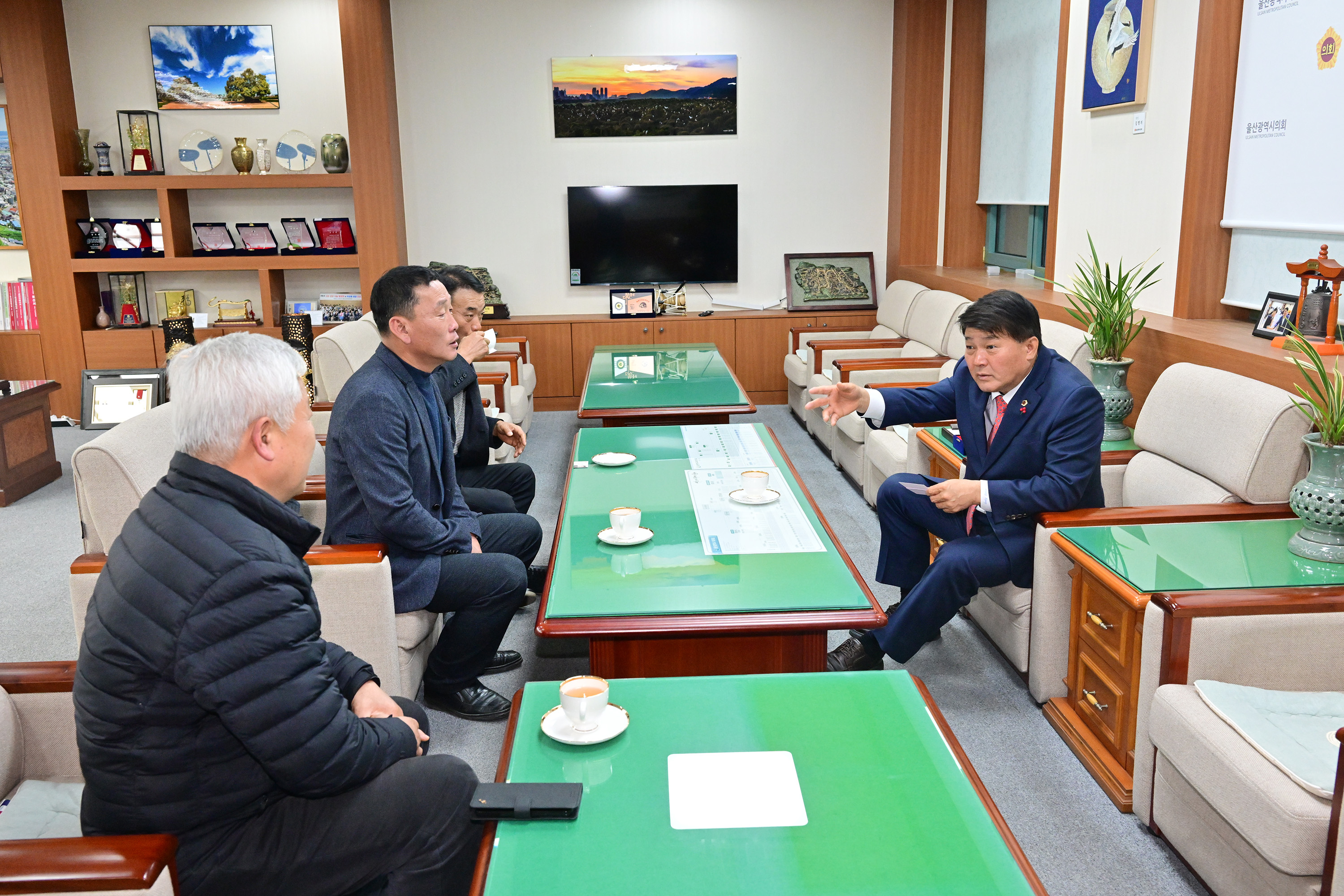 이성룡 의장, 울산자율방범연합회 임원진들과 환담2