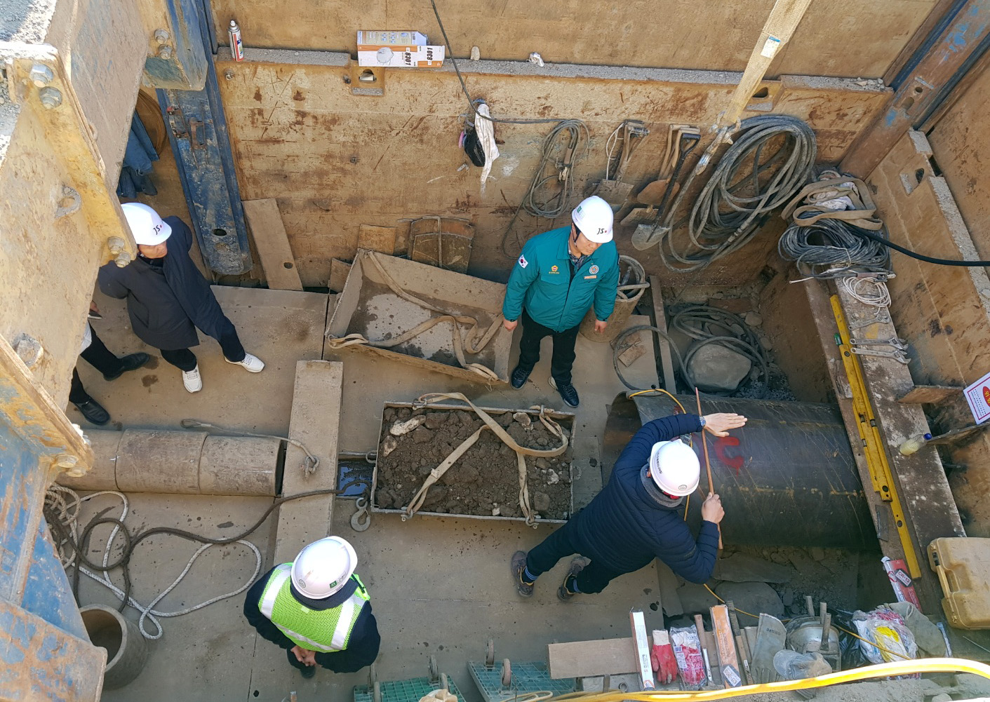 공진혁 운영위원장, 회야하수처리구역 차집관로 정비공사 현장점검3