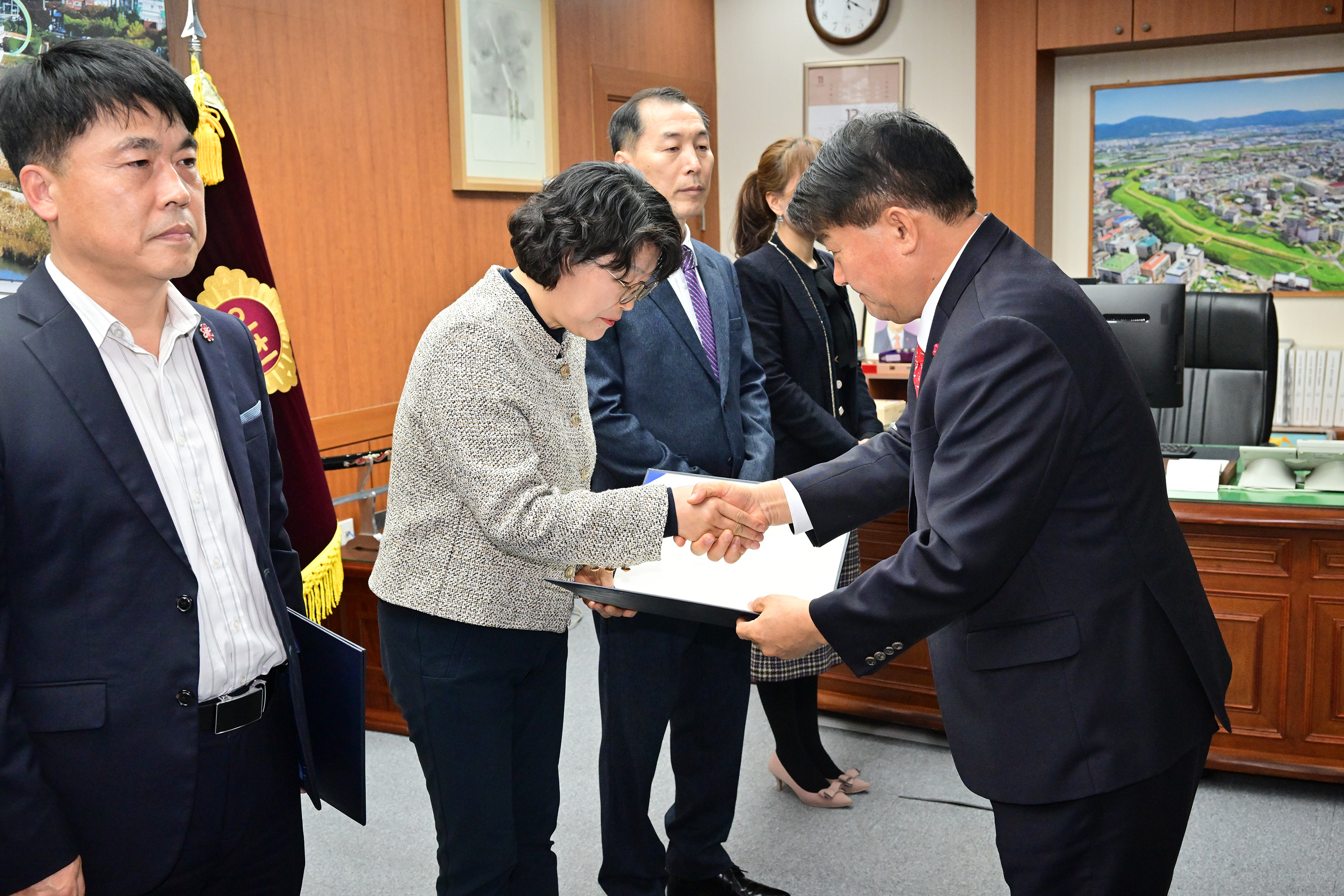 울산광역시의회 2026년 상반기 정기인사 5급 이상 인사발령 임용장 수여7