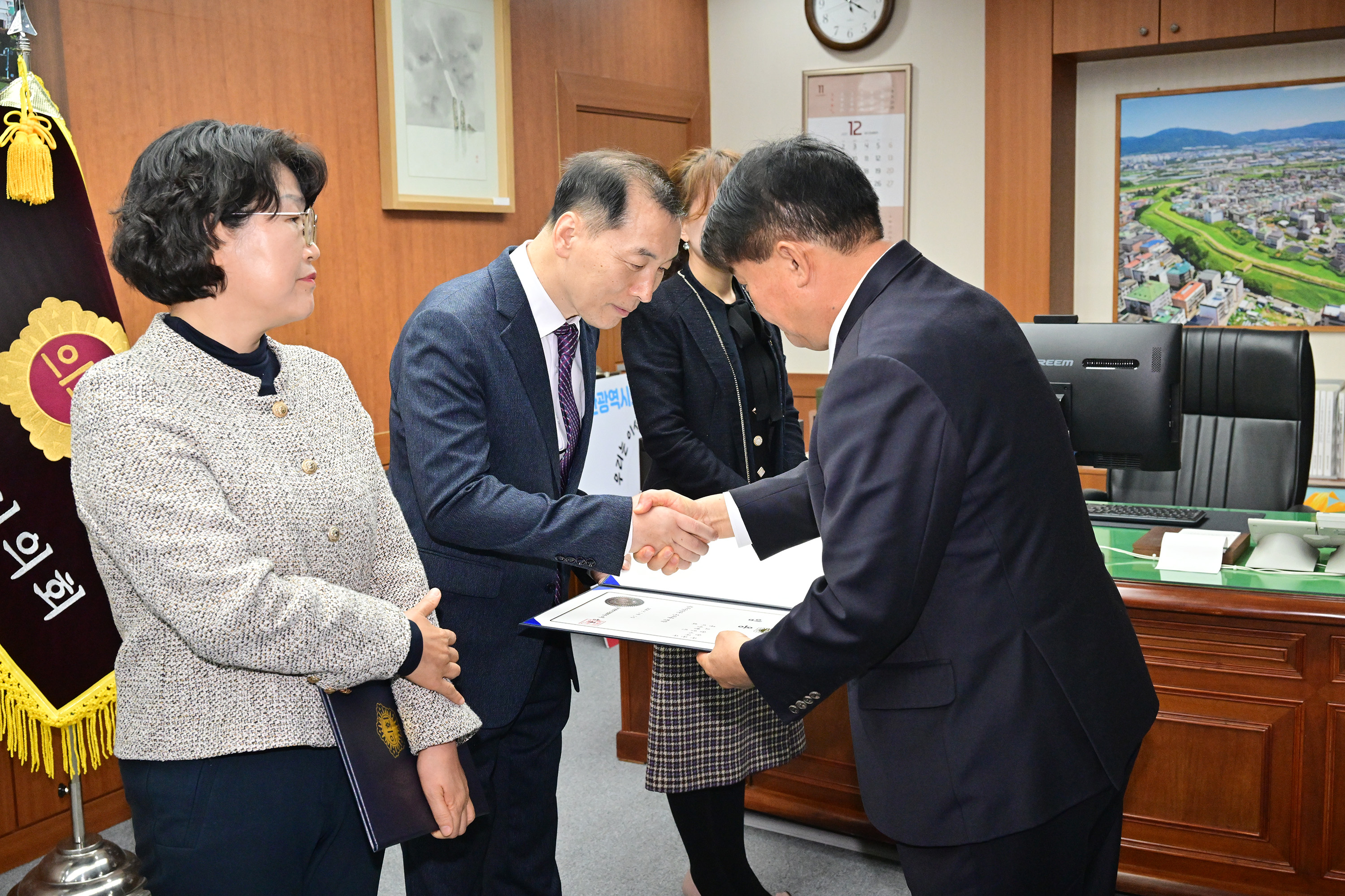 울산광역시의회 2026년 상반기 정기인사 5급 이상 인사발령 임용장 수여8