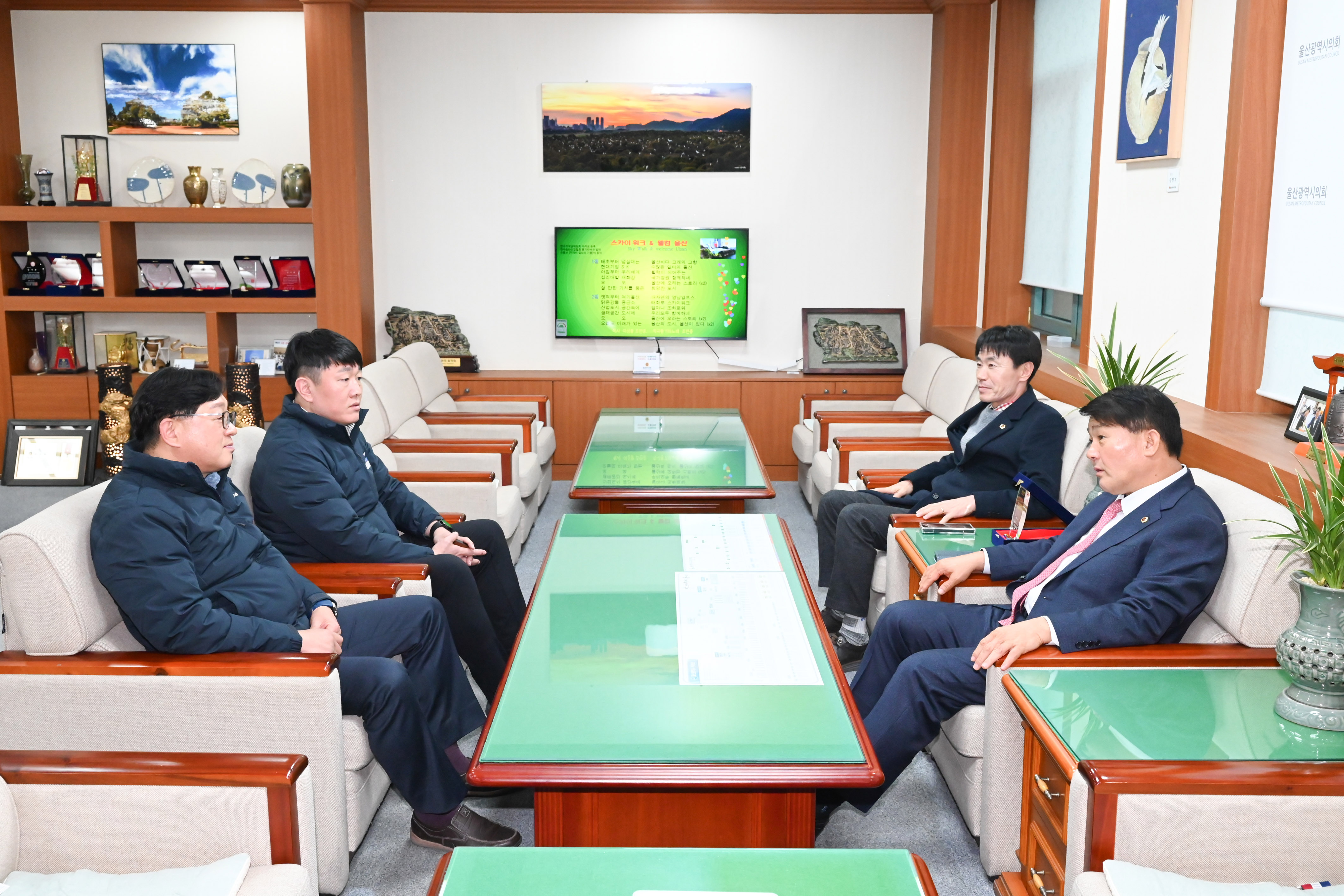 신임 백승우 한국노총 울산지역본부 의장과 환담2