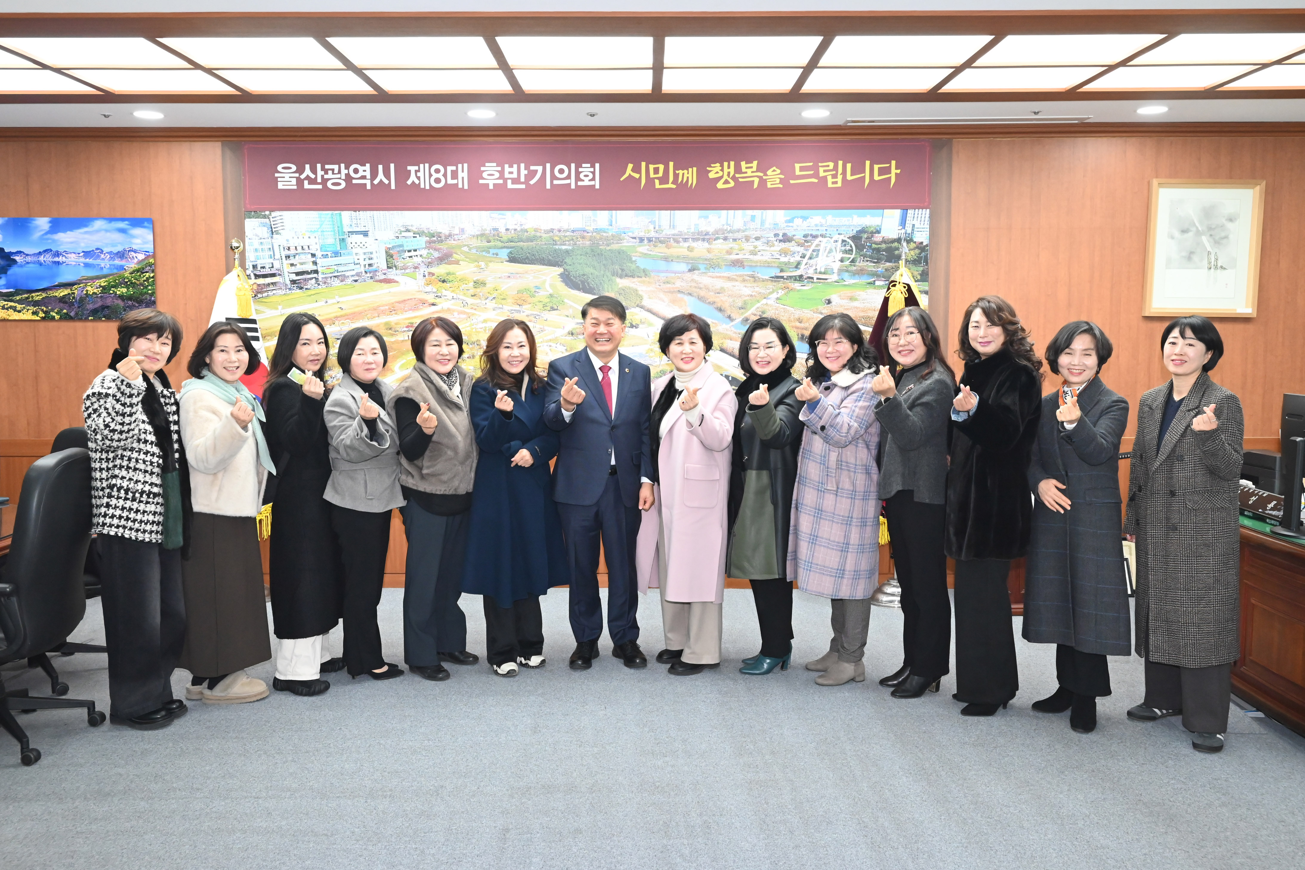 이성룡 의장, (사)의회를 사랑하는 사람들 임원진들과 환담1