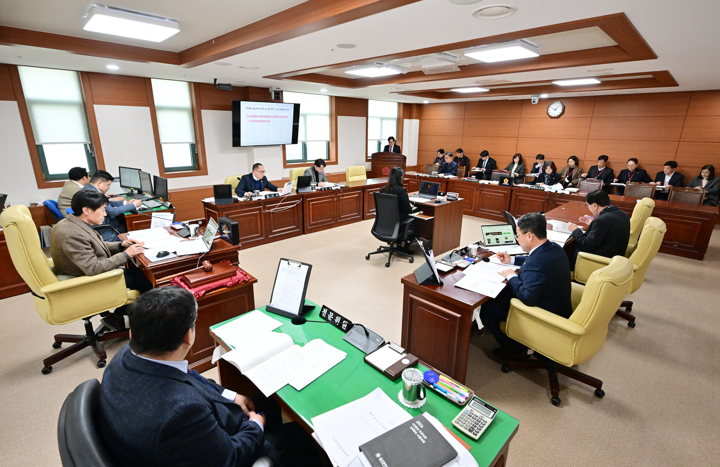 산업건설위원회, AI수도추진본부 소관 2026년도 주요업무보고 청취1