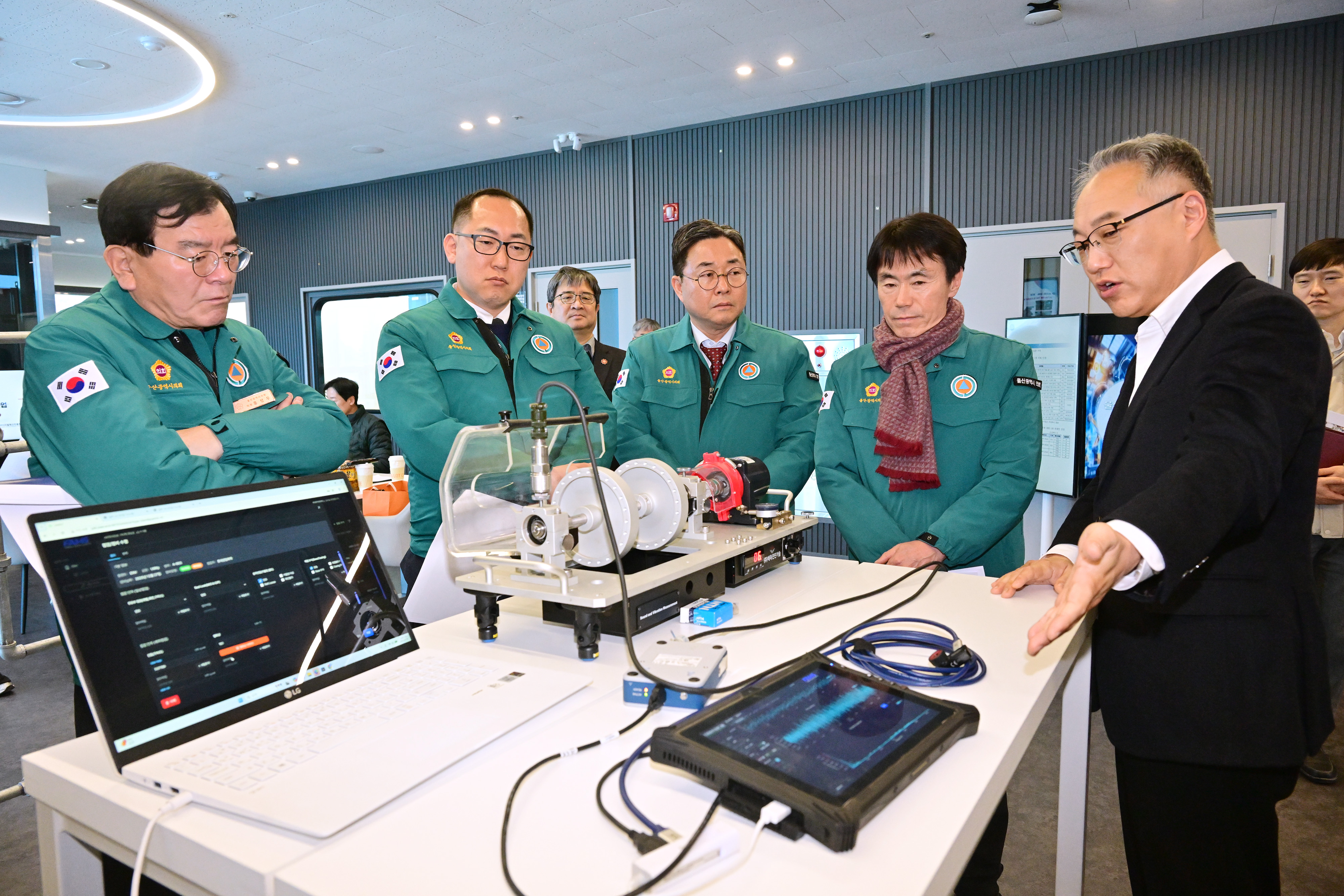 산업건설위원회, AI 관련 시설 방문1