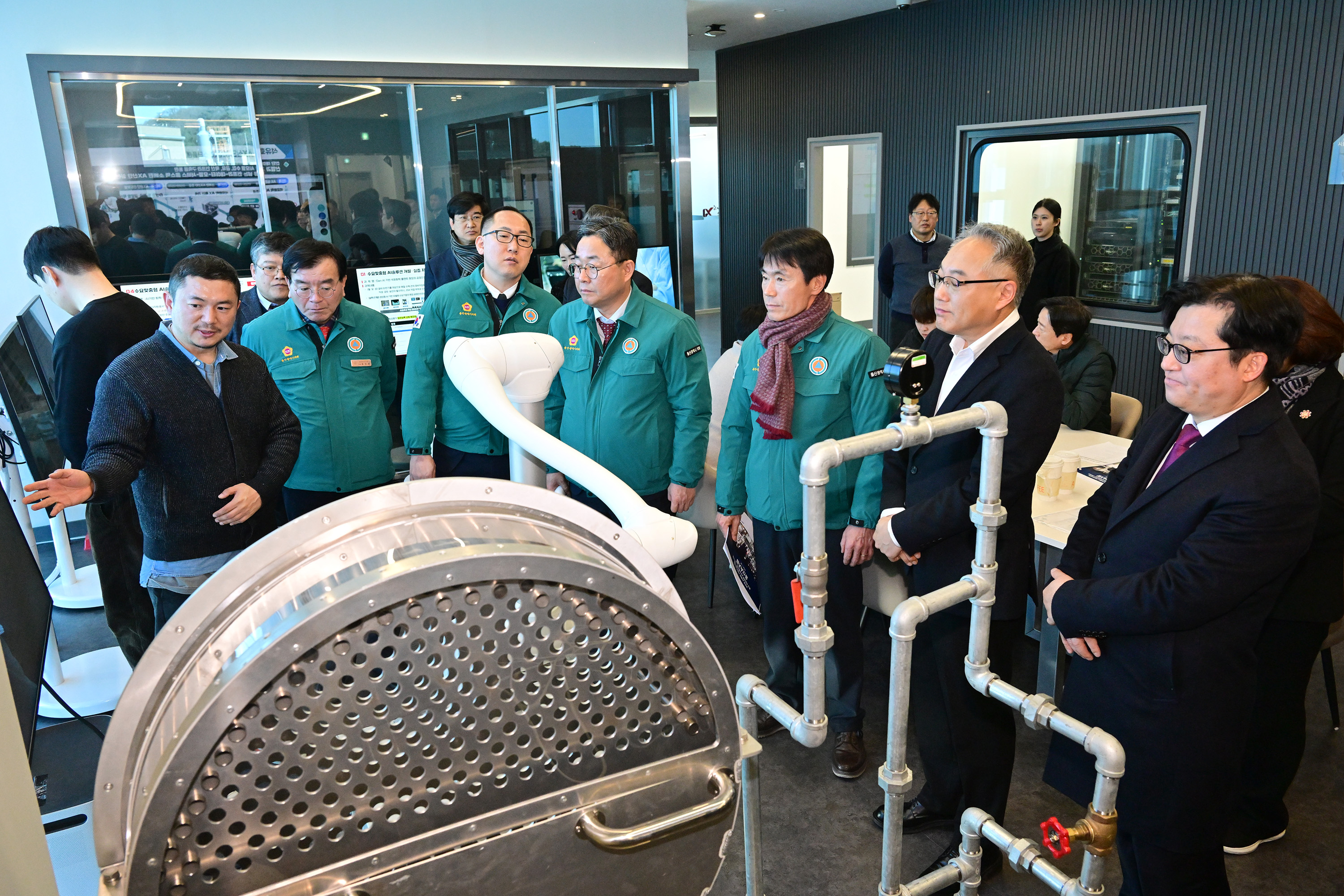 산업건설위원회, AI 관련 시설 방문9