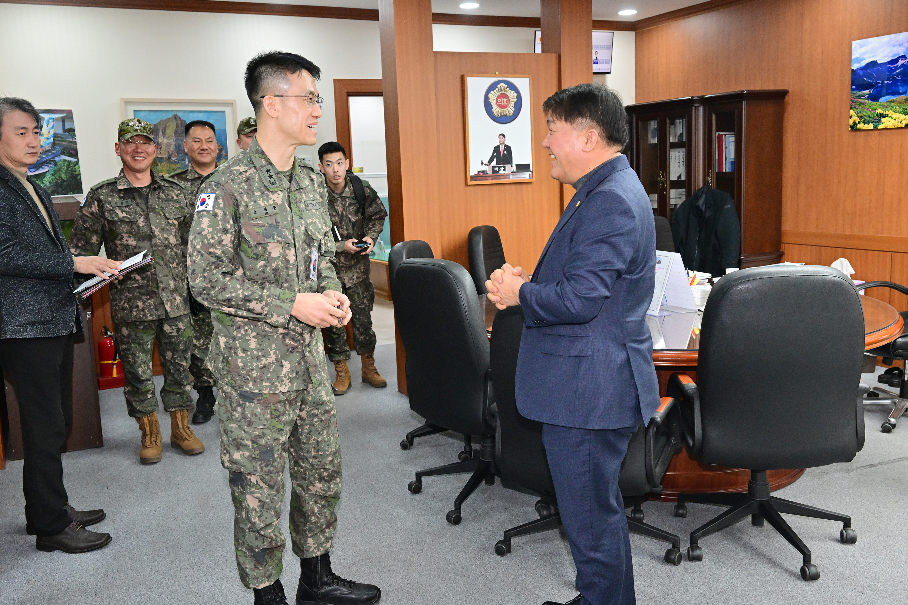 이성룡 의장, 신임 제53사단장(오세웅) 환담5