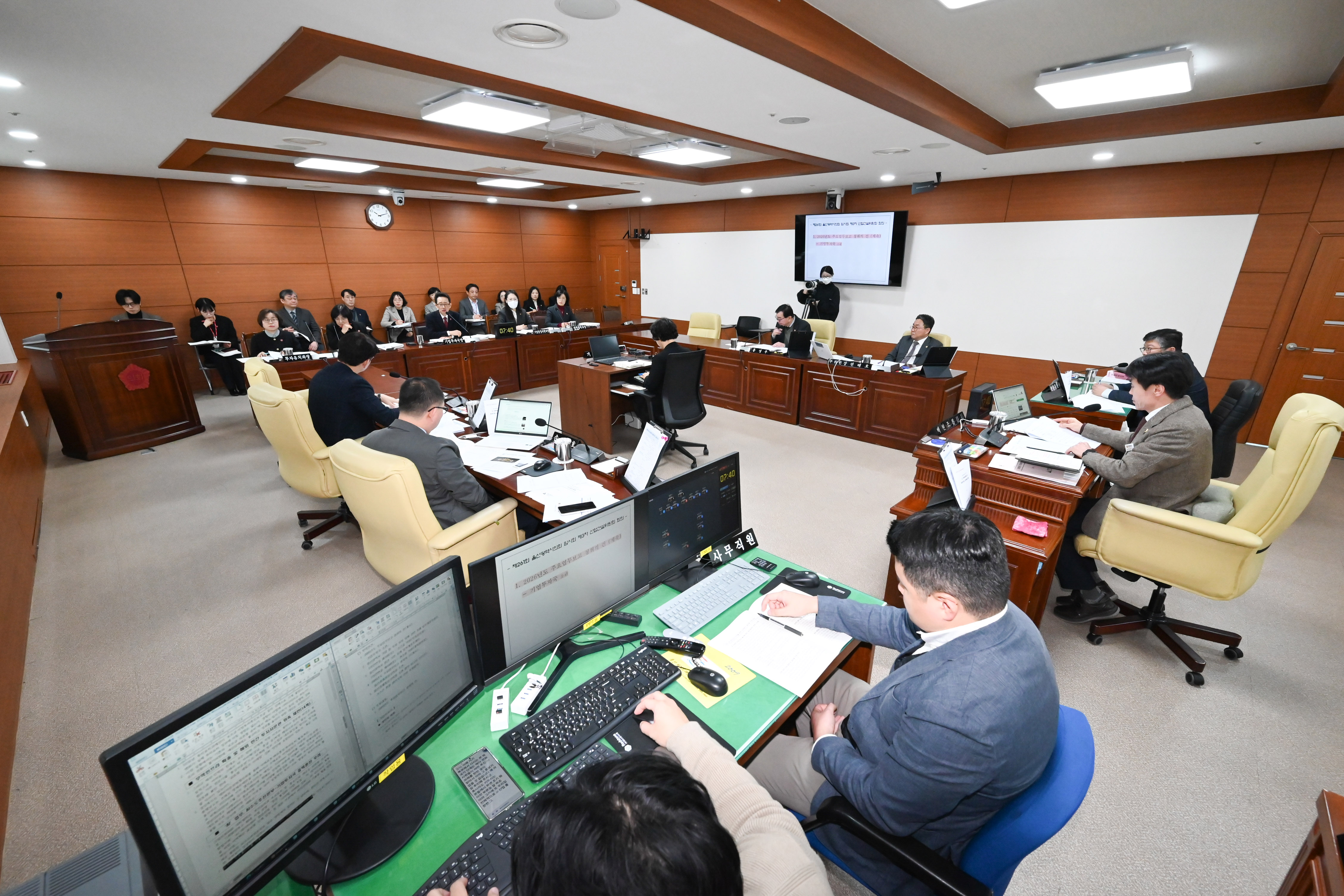 산업건설위원회, 기업투자국 소관 2026년도 주요업무보고 청취1