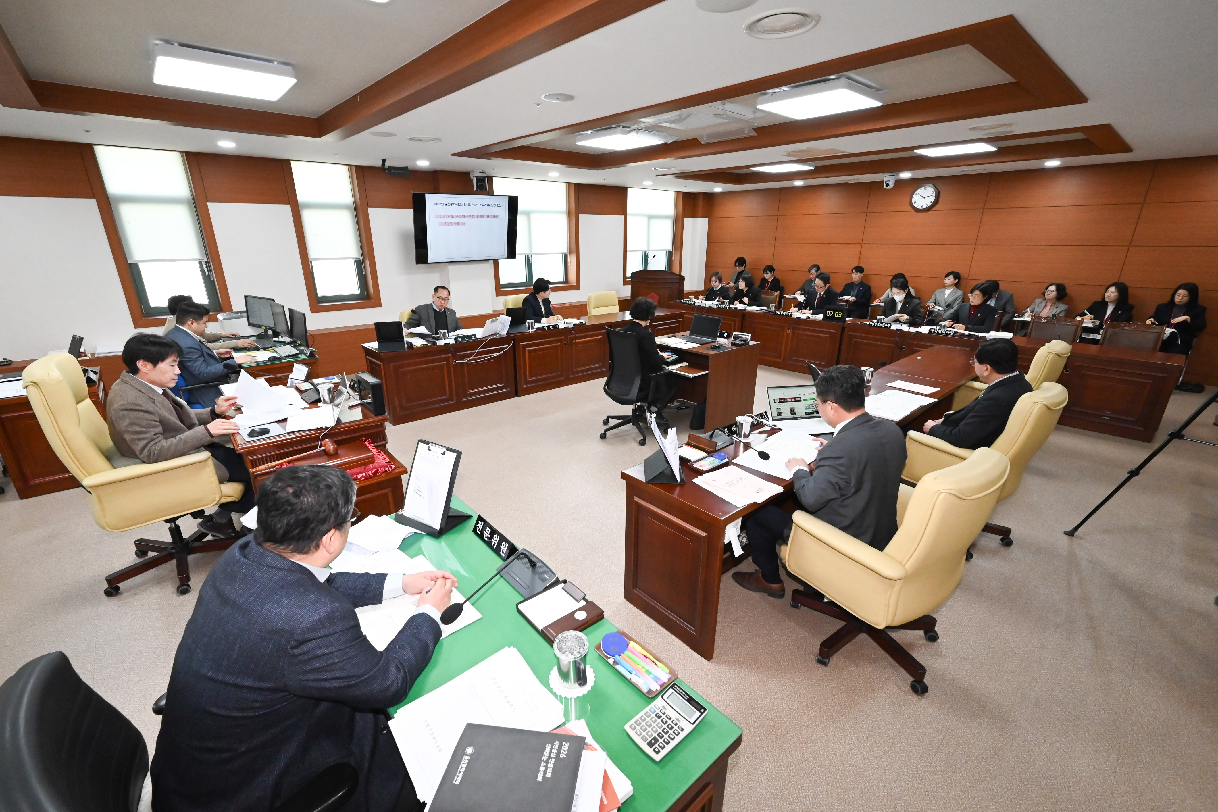 산업건설위원회, 기업투자국 소관 2026년도 주요업무보고 청취2