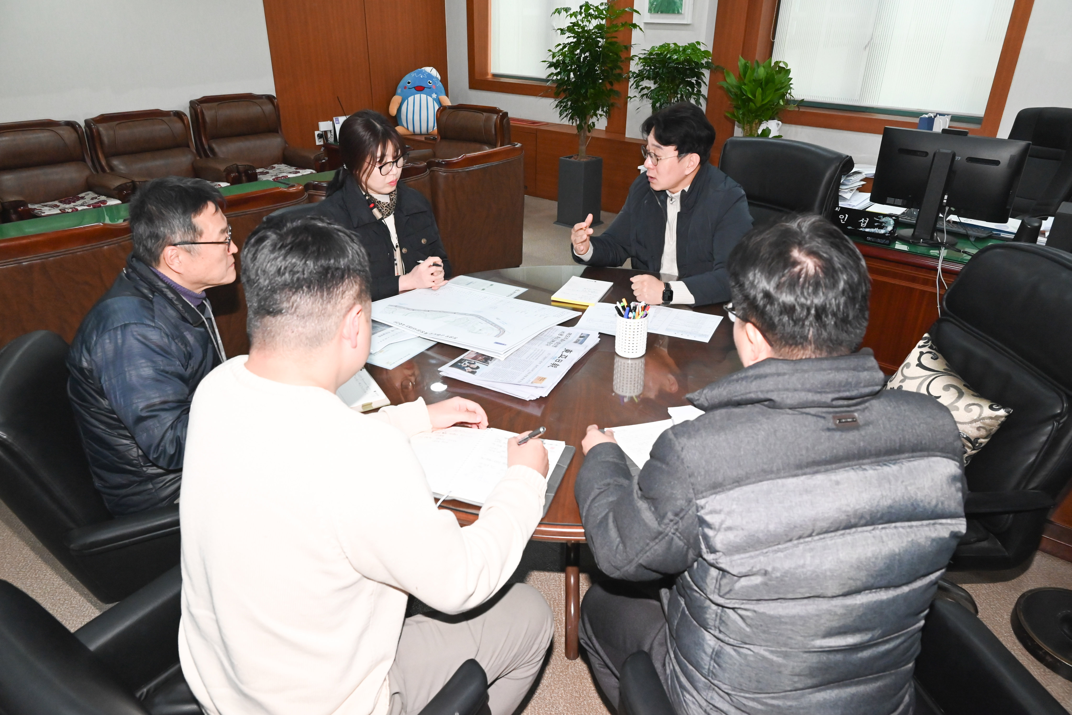 방인섭 의원, 종합건설본부와 장생포순환도로 마지막 확장구간 초기 공사 점검간담회4