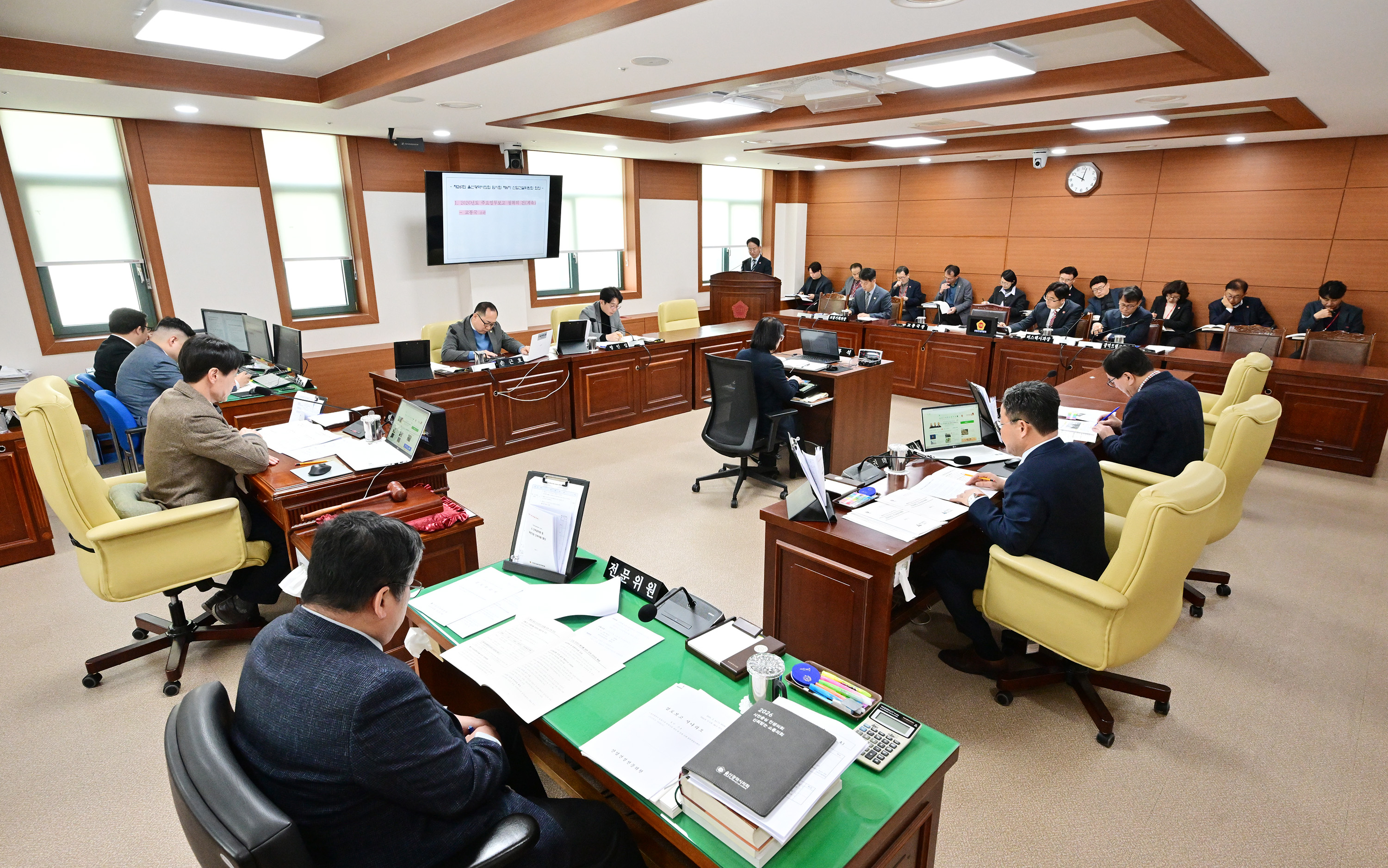 산업건설위원회, 교통국 소관 2026년도 주요업무보고 청취1