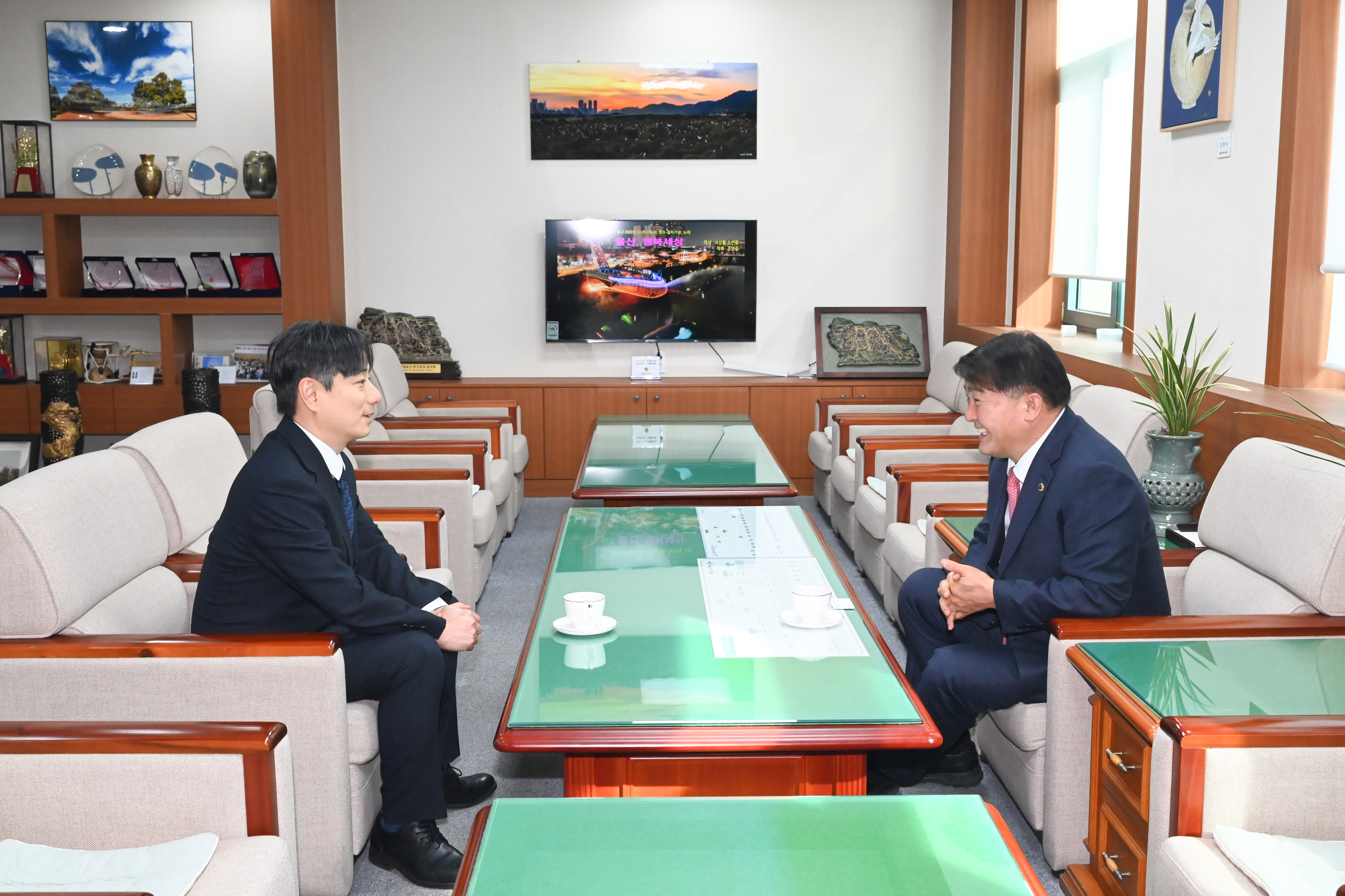 이성룡 의장, 이준범 신임 울산지방검찰청 검사장과 환담2