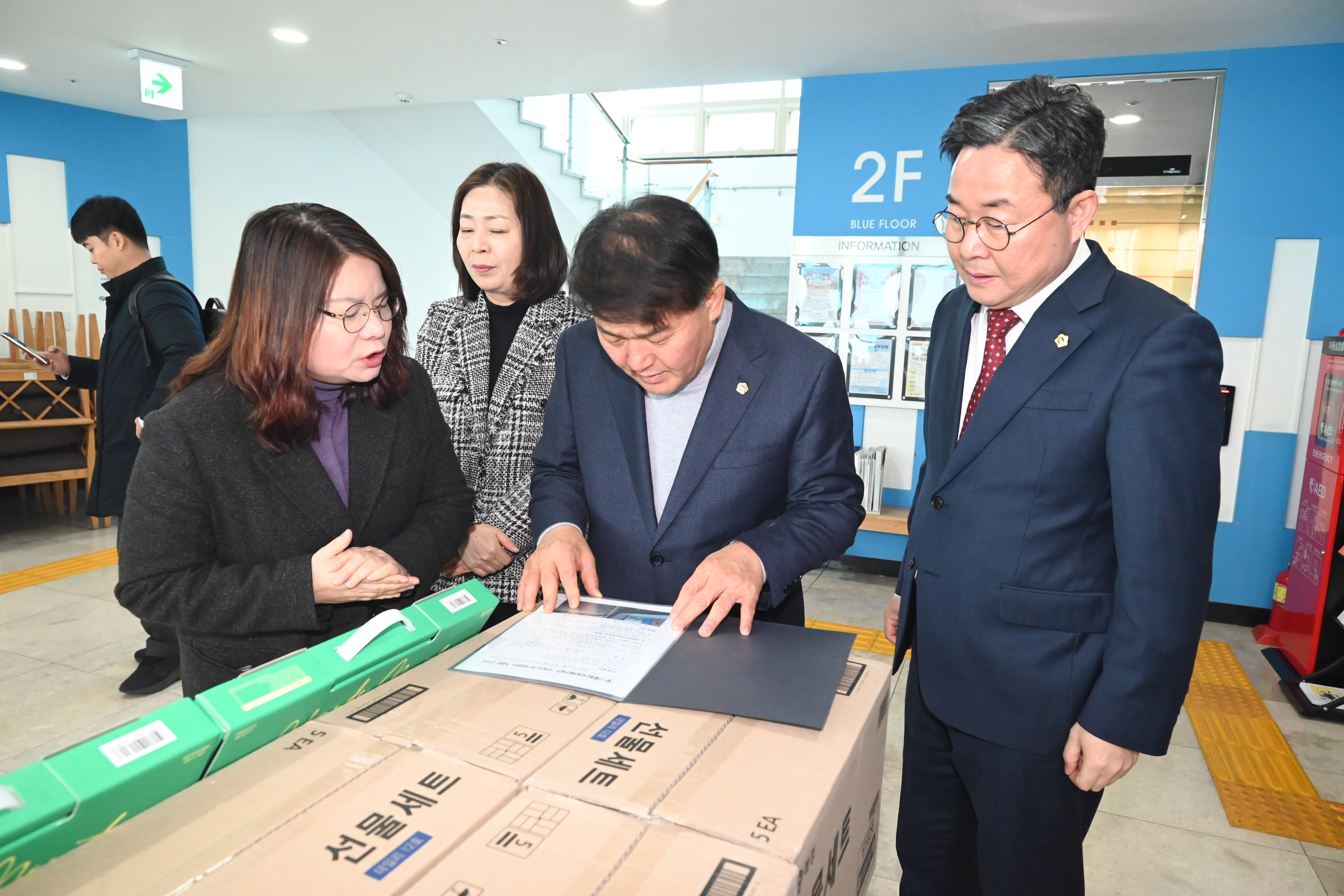 이성룡 의장·권태호 의원 설맞이 위문품 전달5