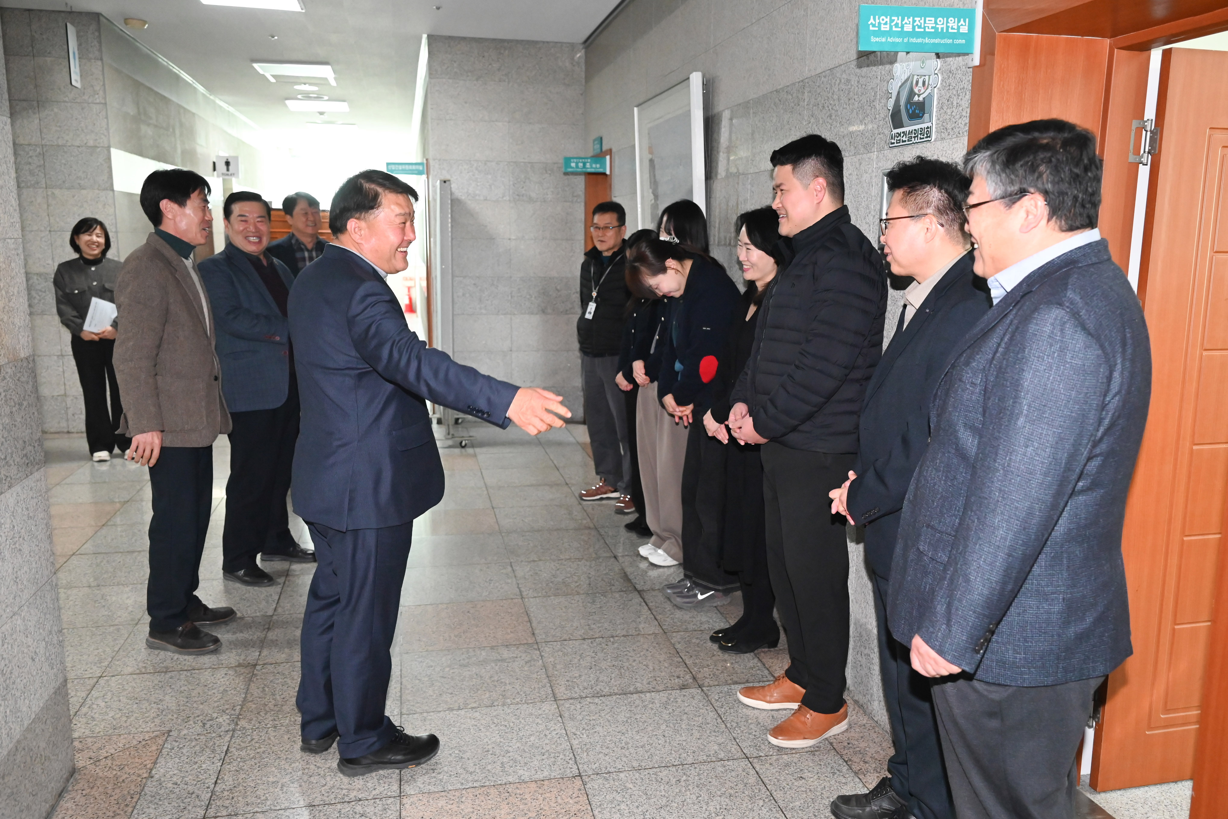 설 맞이 부서 순회 인사3