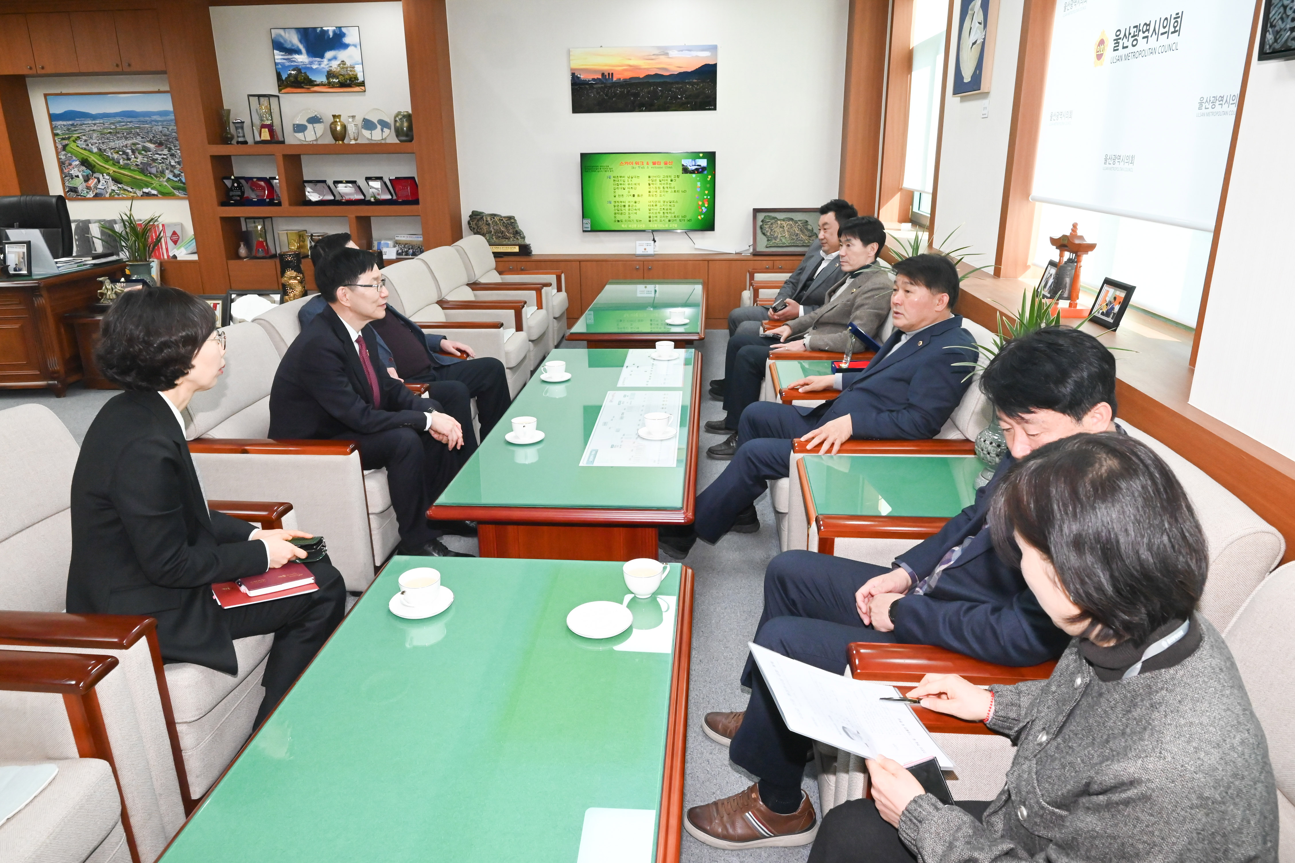 이성룡 의장, 서남교 행정부시장과 환담2