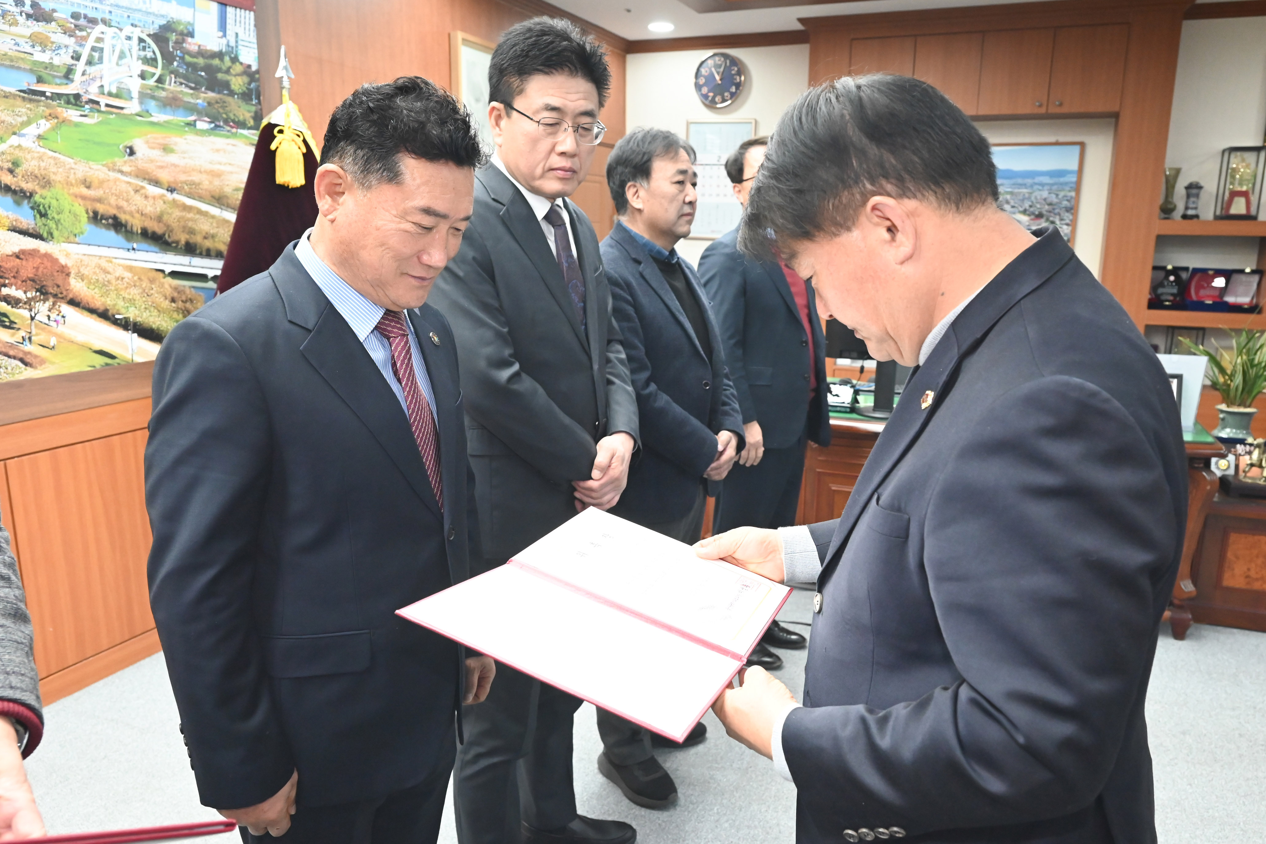 이성룡 의장, 윤리심사자문위원회 위원 위촉장 수여4